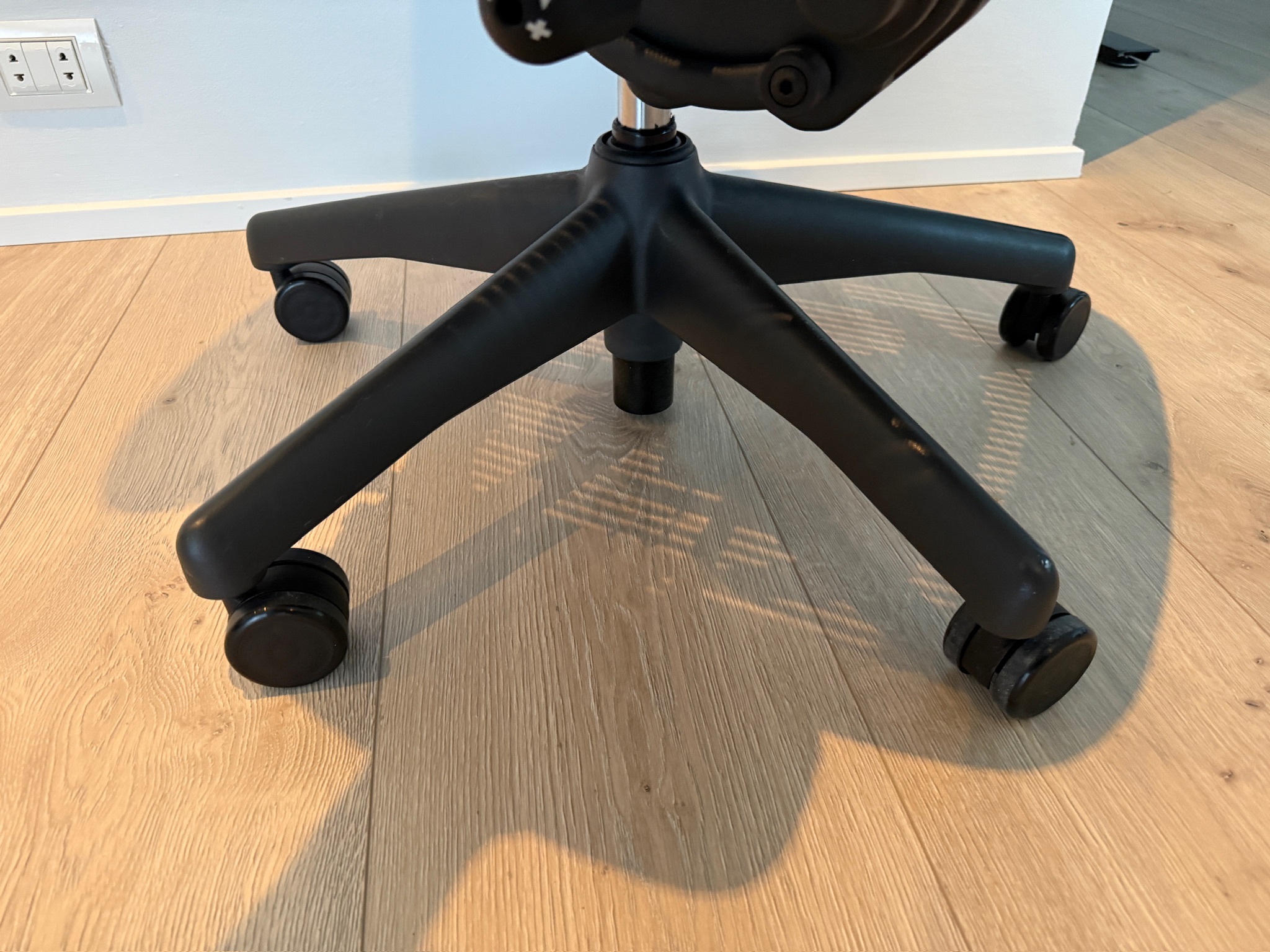 SELT / SOLD Herman Miller Aeron, B stærð 9