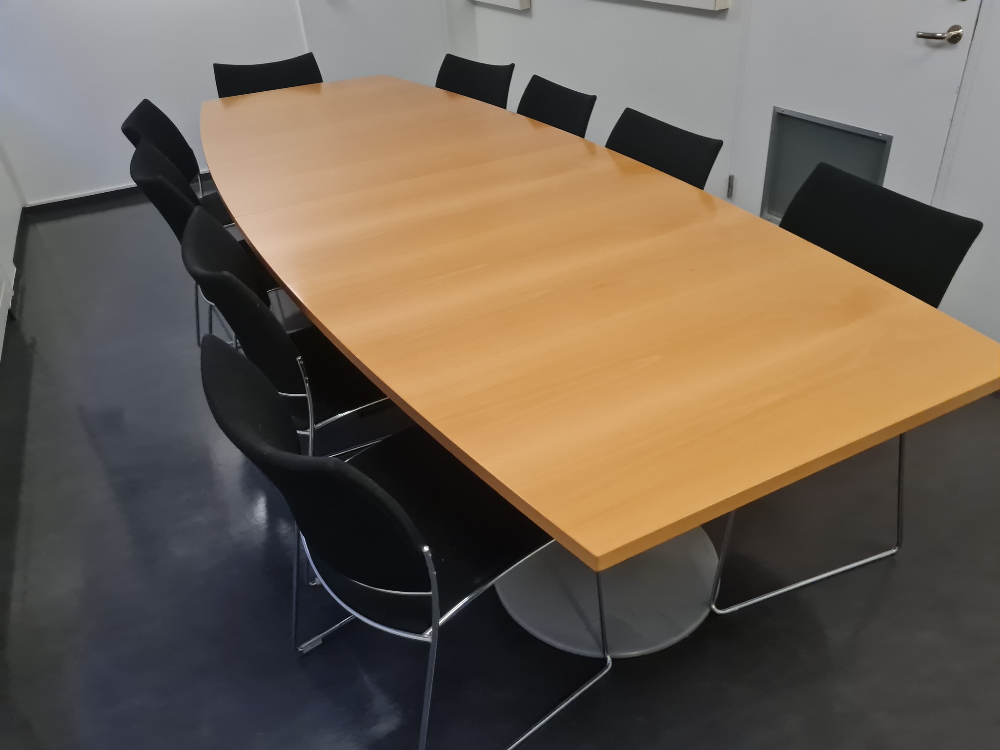 SELT / SOLD Fundarborð 8-10 manna - 300x110sm 2