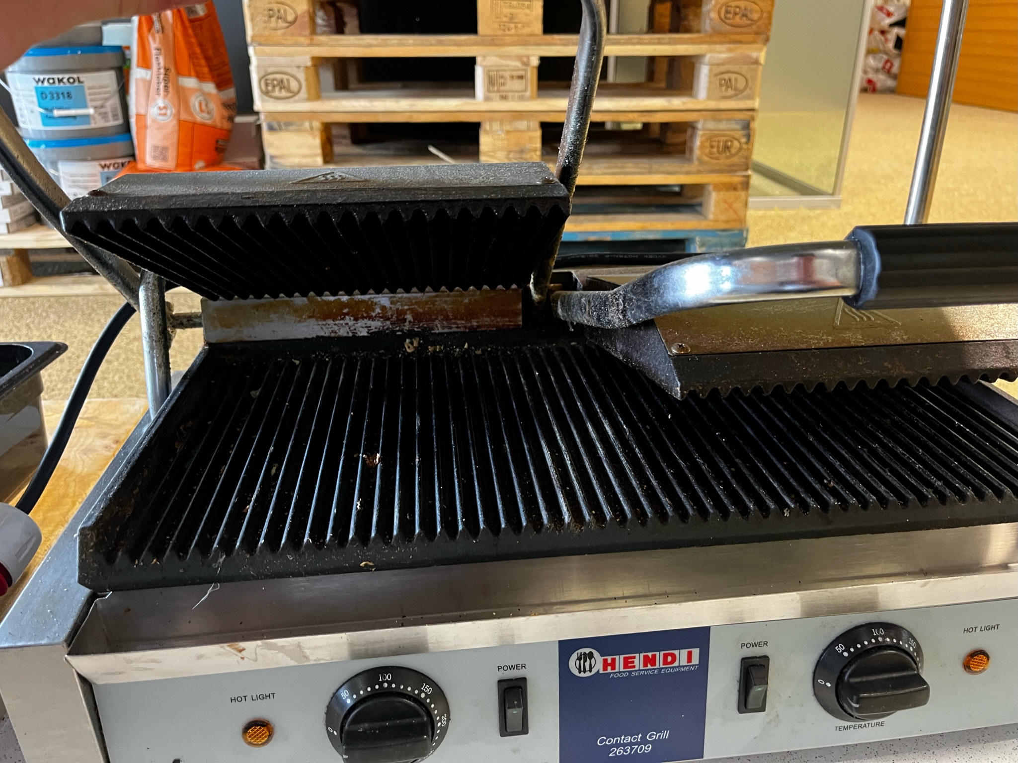 SELT / SOLD Hendi contact grill 4