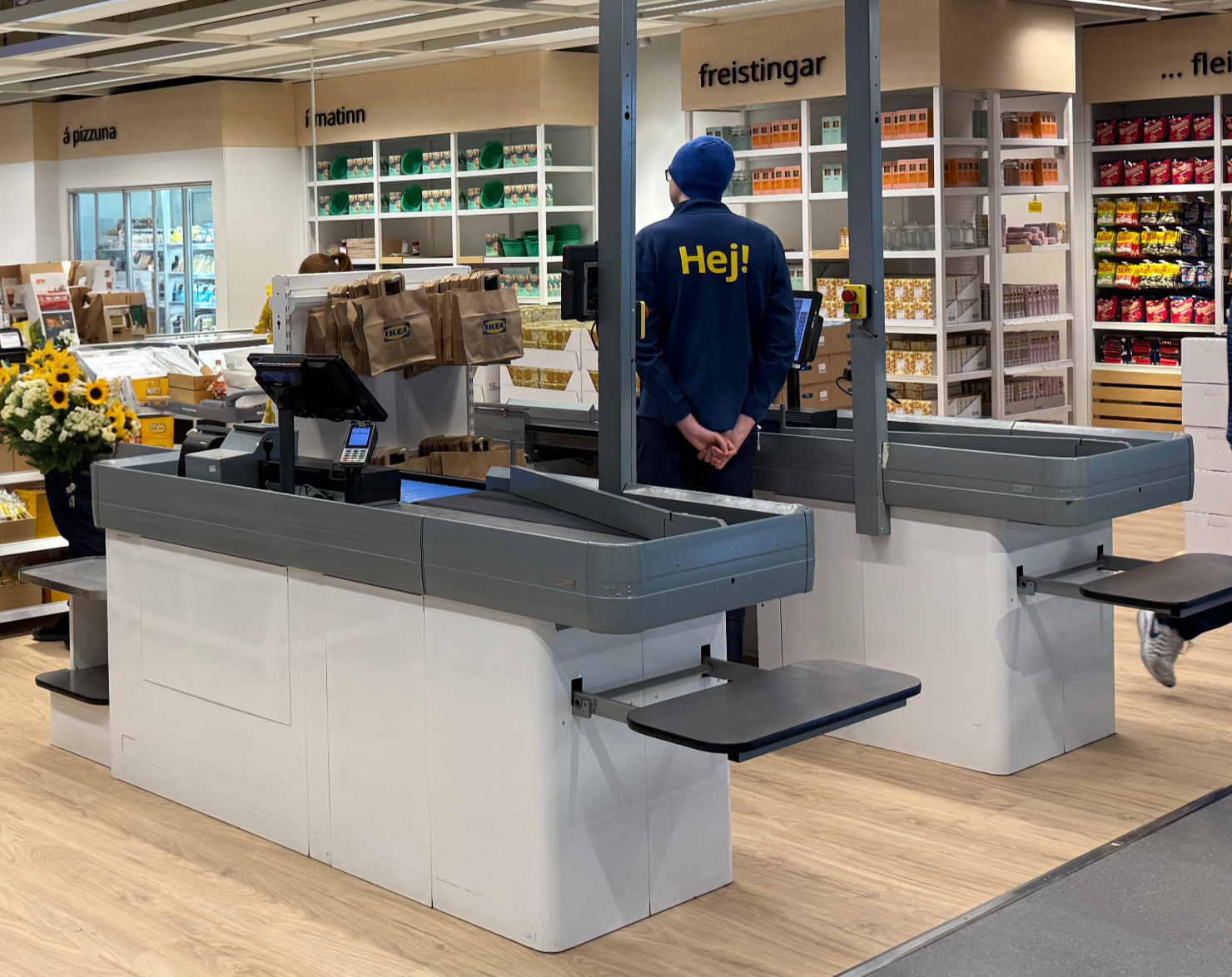 Afgreiðslukassar með færibönd