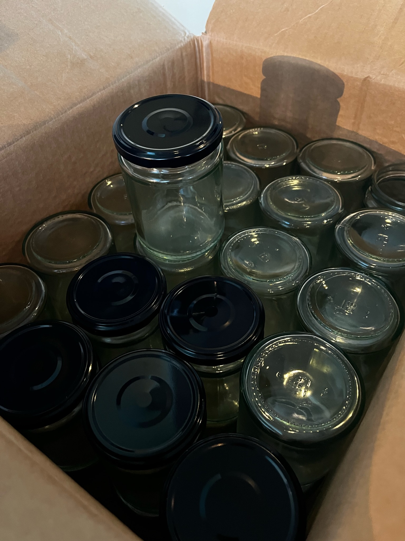 SELT / SOLD - Krukkur með svörtu loki - 300 ml. 9