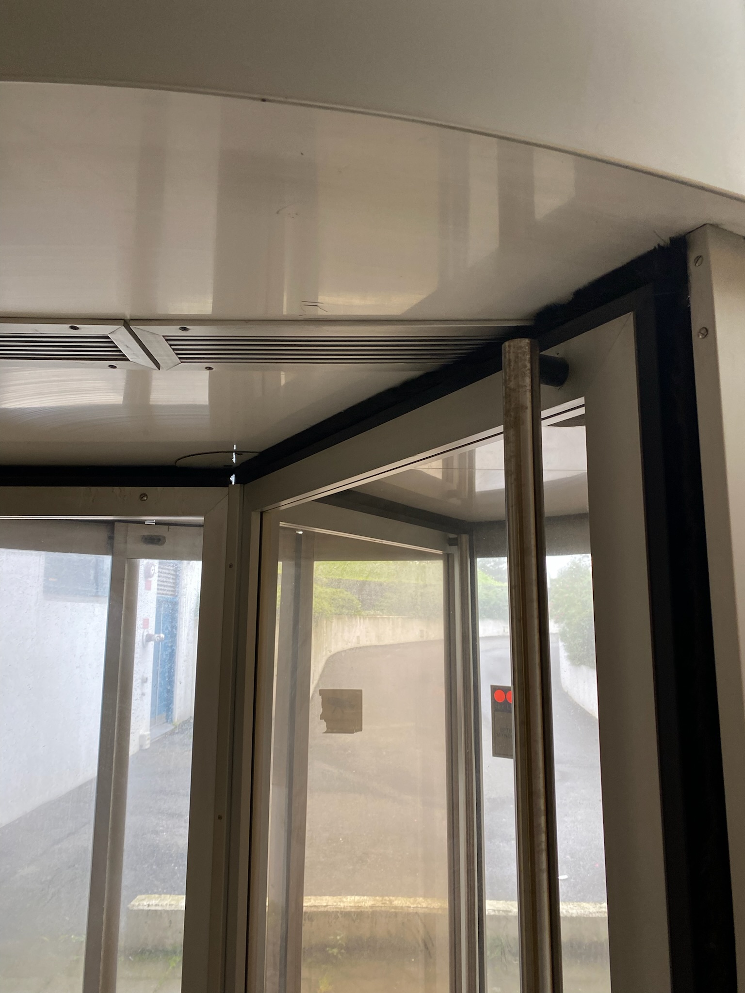 SELT / SOLD Hringhurð, H245xB200sm. 13