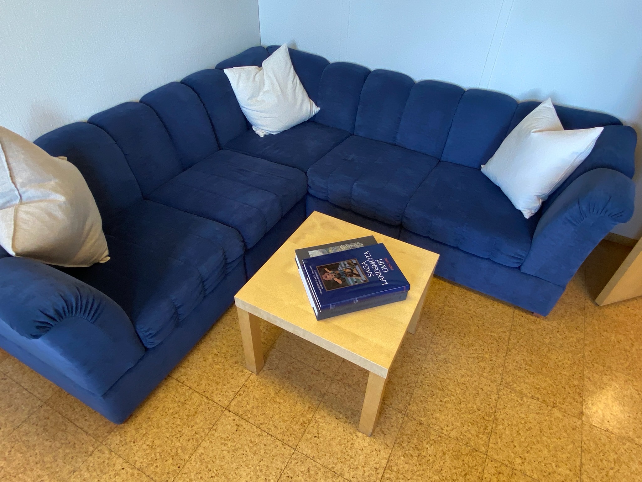 SELT / SOLD Velvet hornsófi blár 2