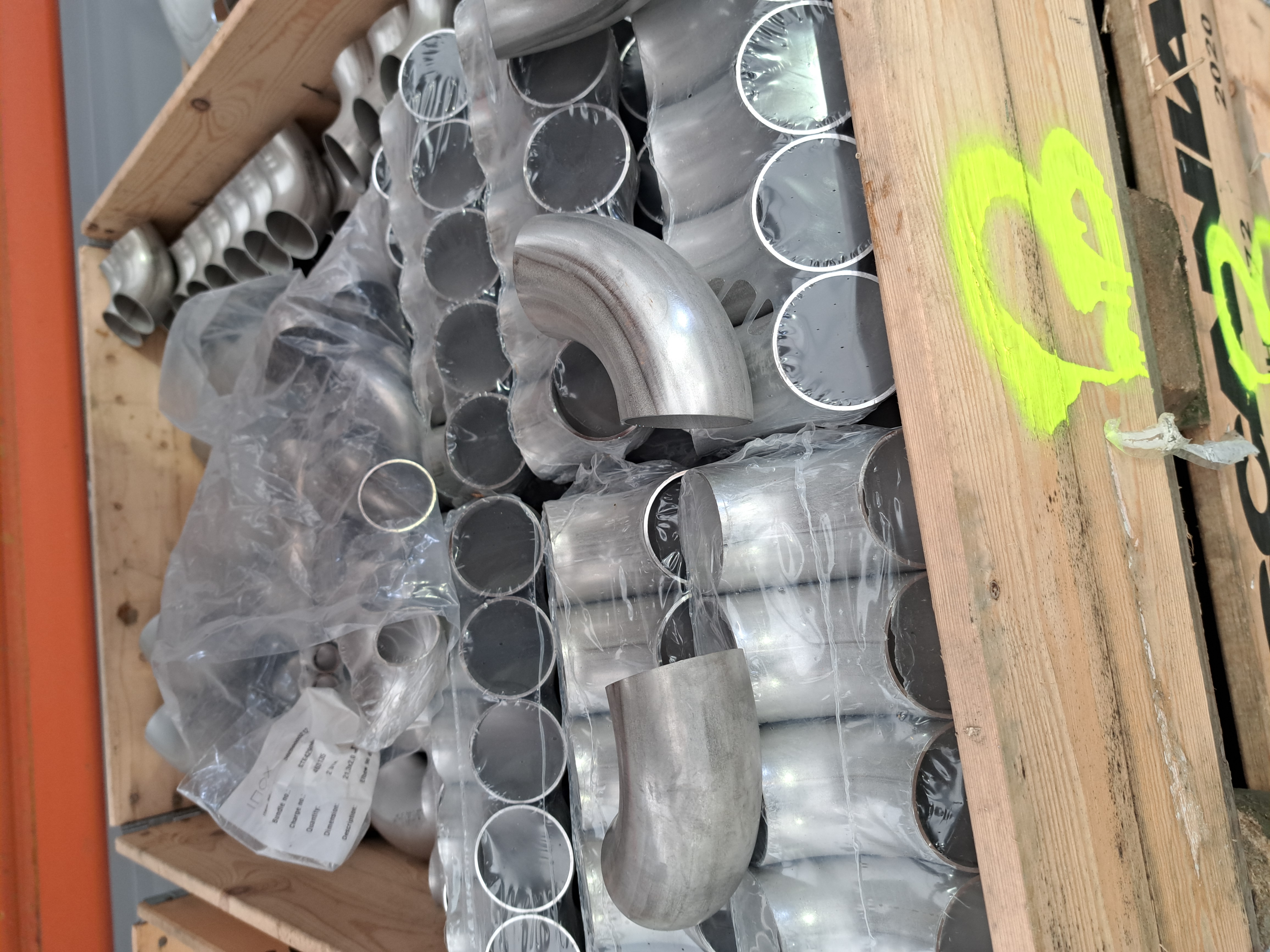 SELT / SOLD - Beygjur - suðuefni - flangsar - suðukragar um 2000 stk.