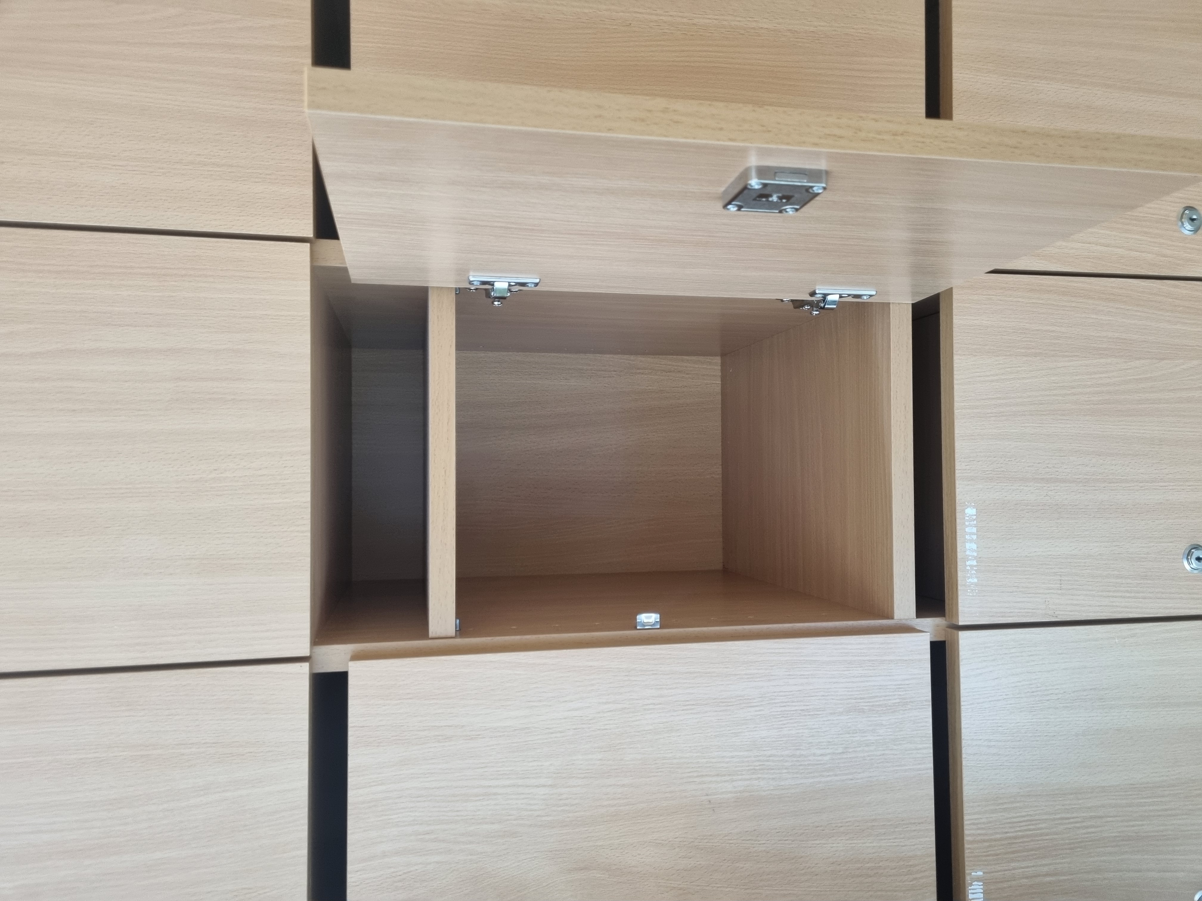SELT / SOLD Hólfaskápur - starfsmannaskápur 12 hólf 2