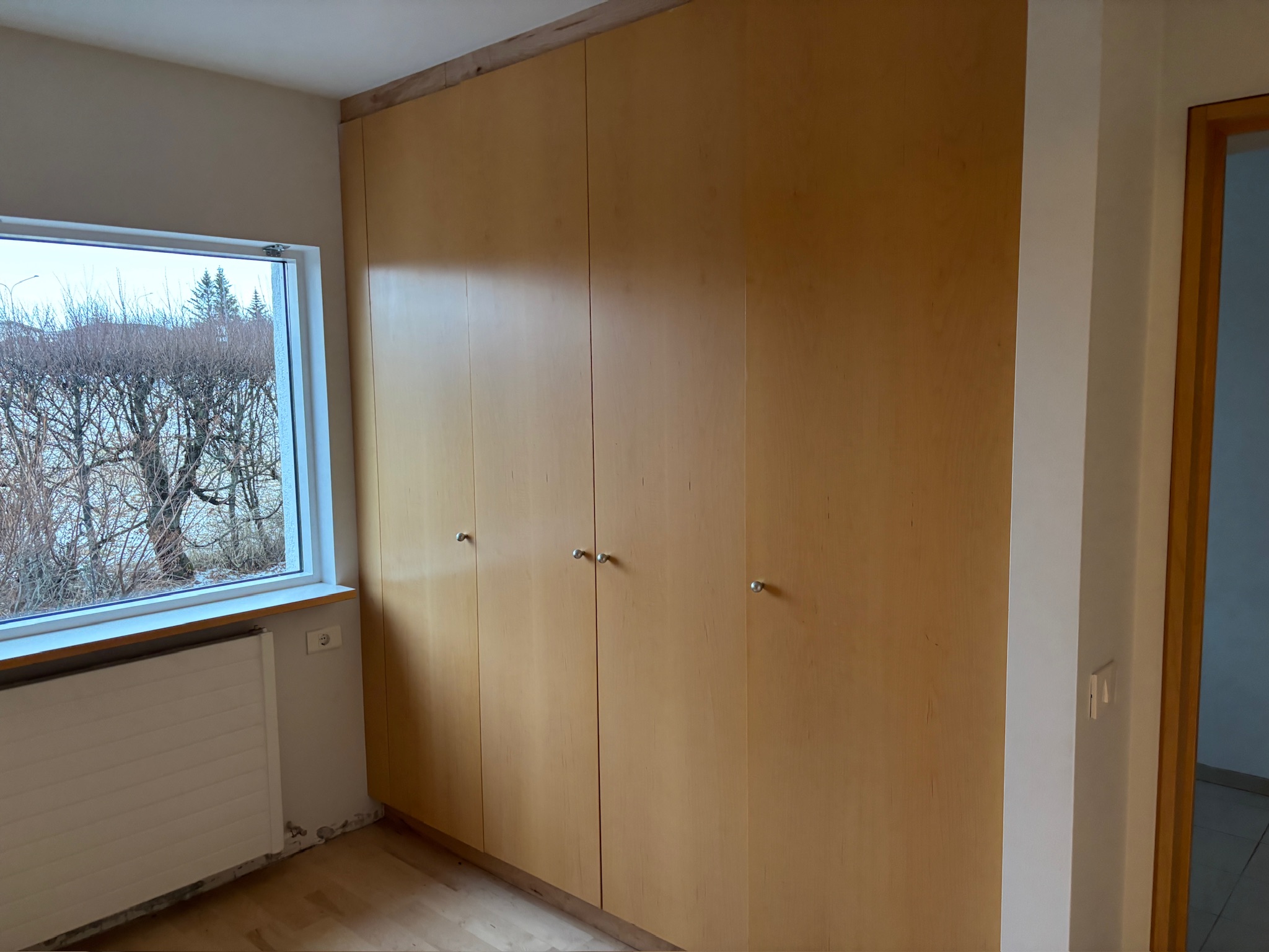 SELT / SOLD - Skápainnrétting frá Brúnás, H240 x B225 x D55 sm. 10