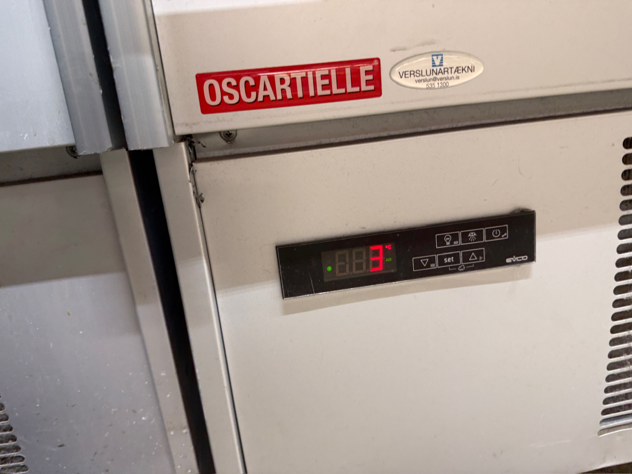 SELT / SOLD Oscartielle display kælir frá BVT, H198xB98sm. 3