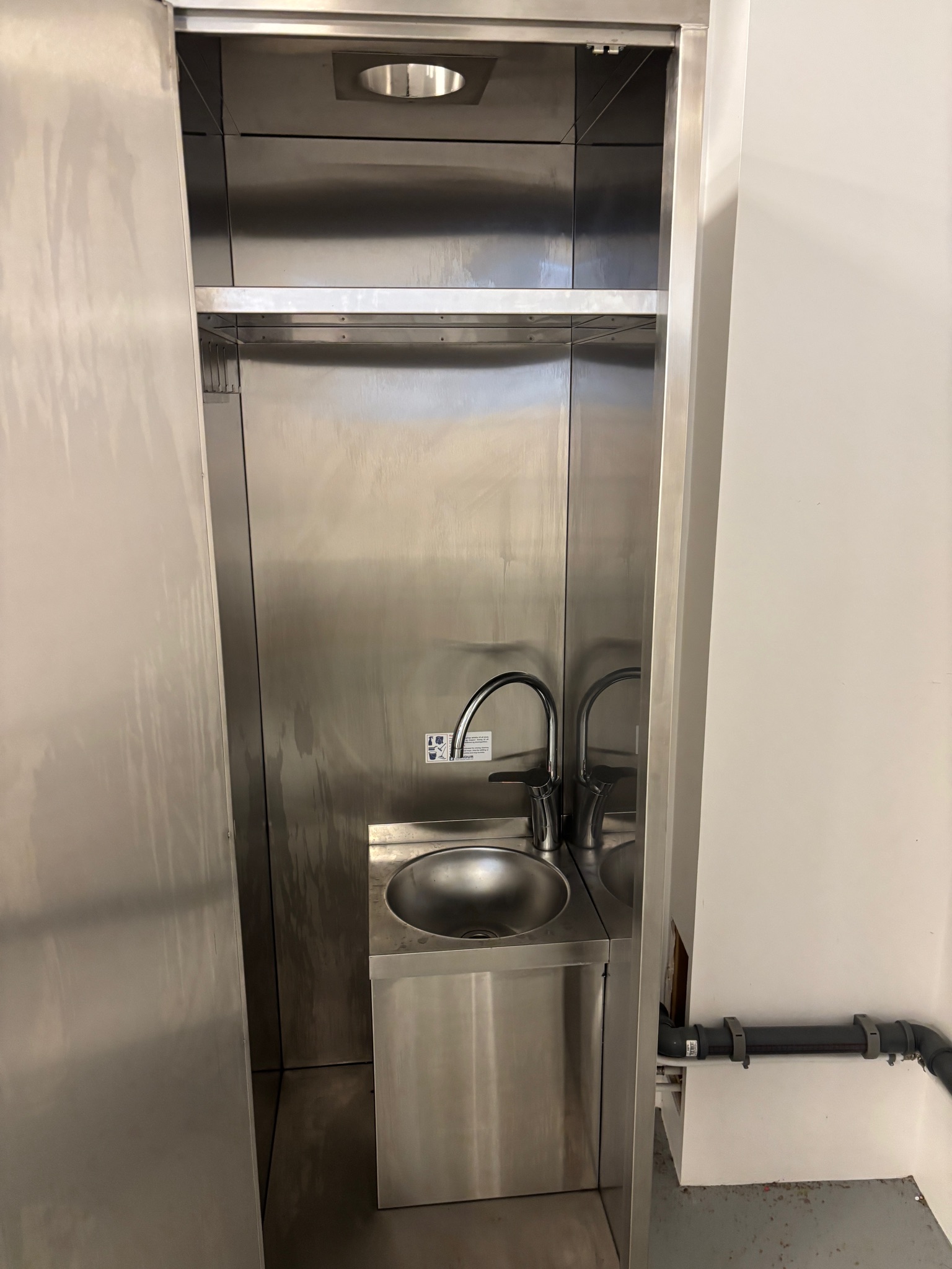 SELT / SOLD Vitrum ræstiskápur frá BV, H200xB60sm. - Vestmannaeyjar 2
