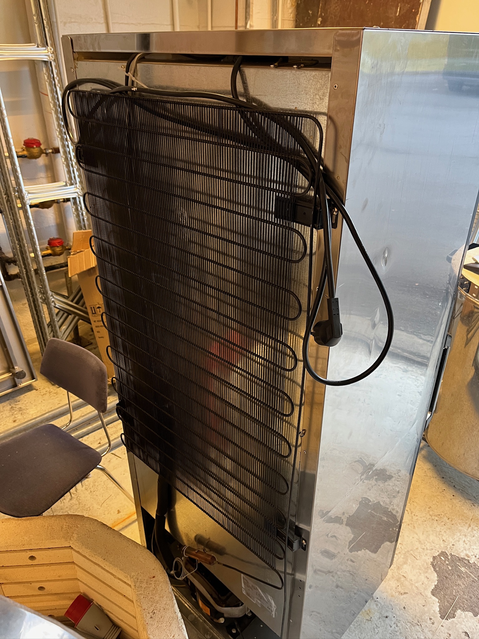 SELT / SOLD - Zanussi kæliskápur með glerhurð - 400 L 4