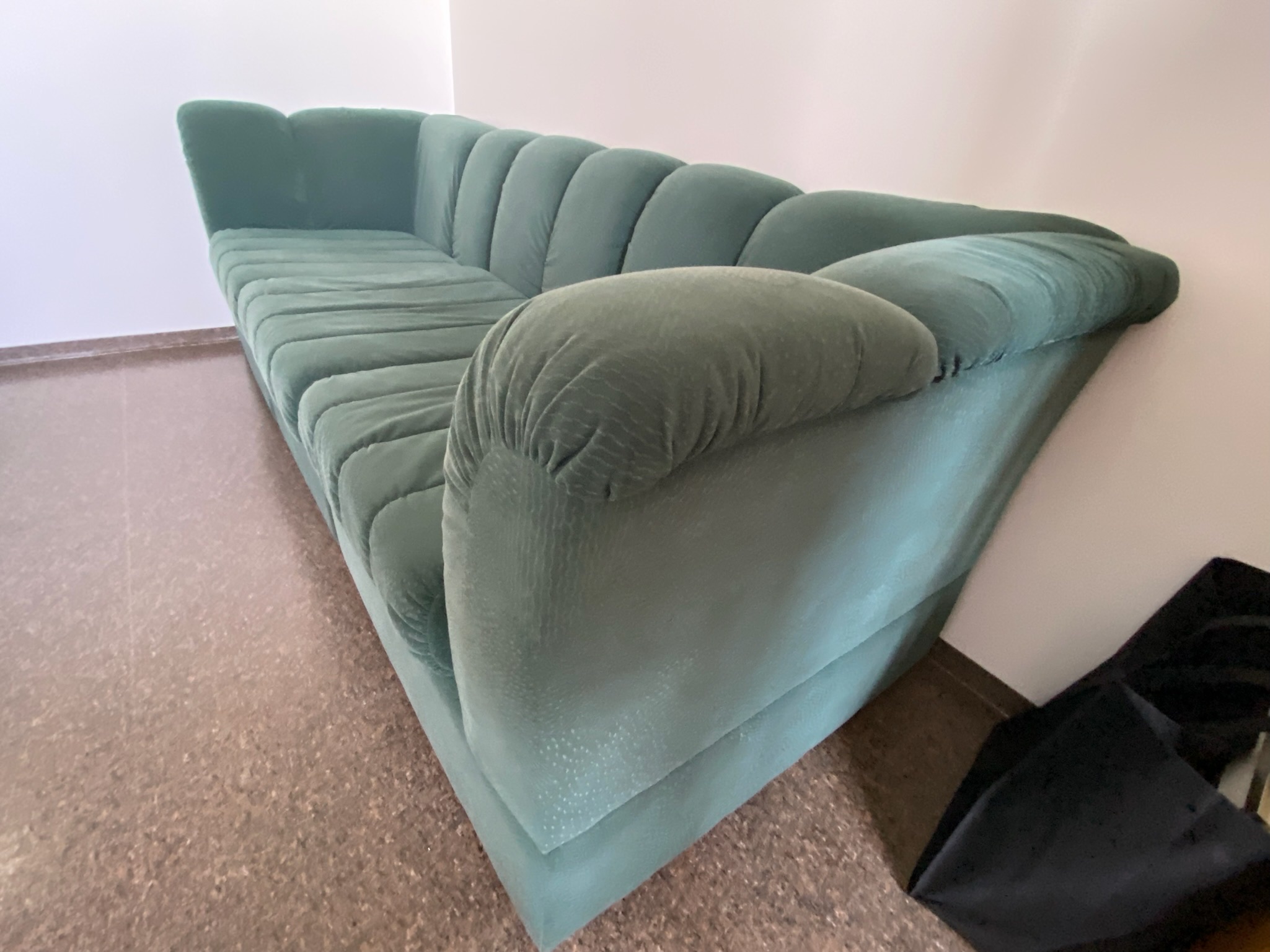 SELT / SOLD Velvet sófi grænn 3ja manna 6