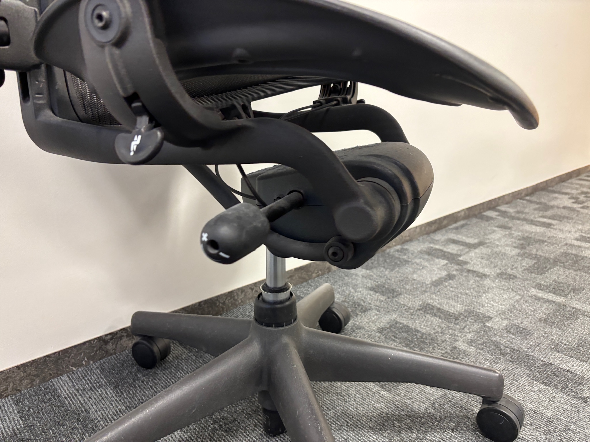 SELT / SOLD - Herman Miller Aeron, C stærð 8