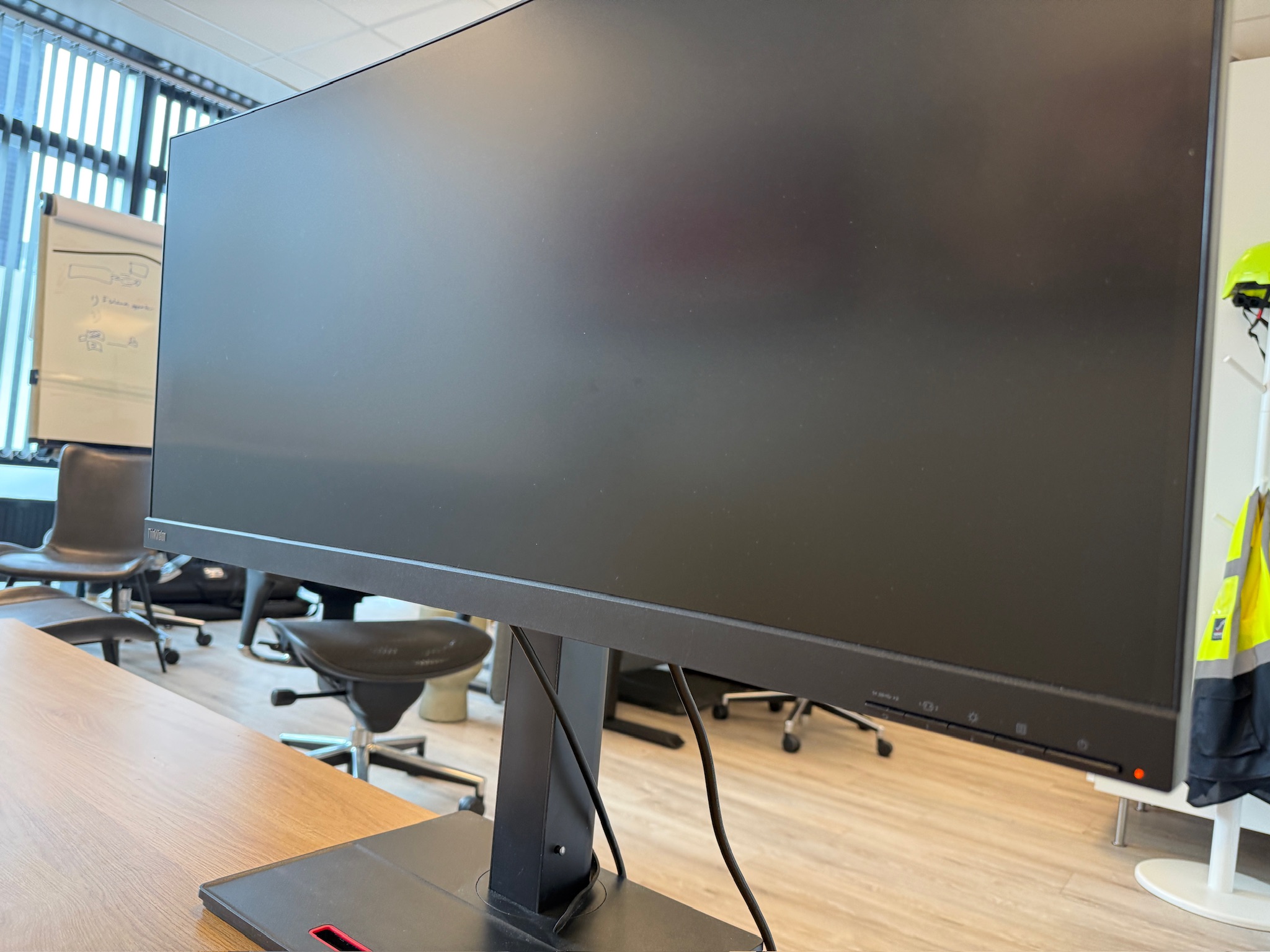 SELT / SOLD Lenovo ThinkVision tölvuskjár frá Ofar, QHD, 34'' 3