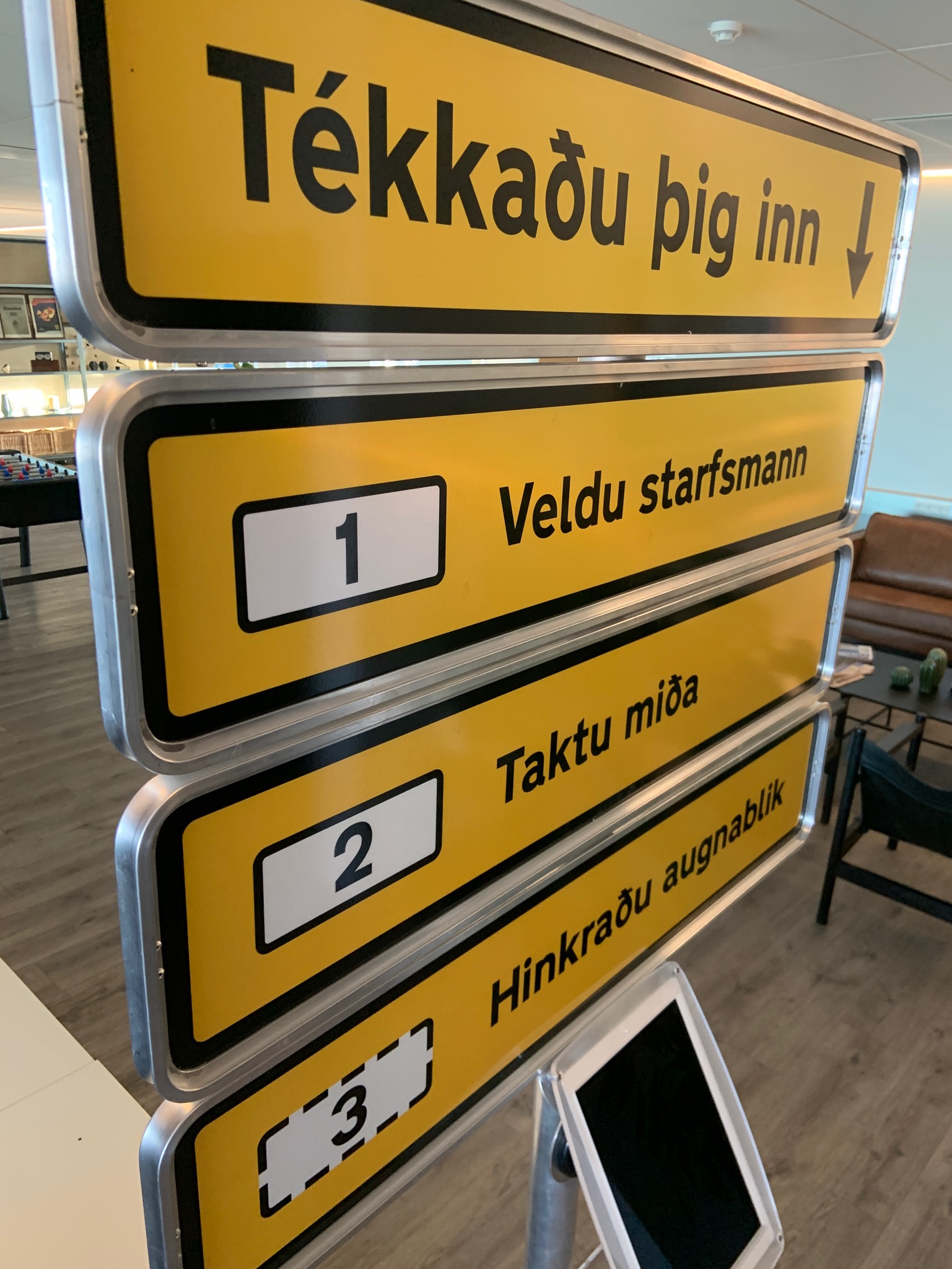 SELT / SOLD Tékkaðu þig inn! Ipadskilti 6