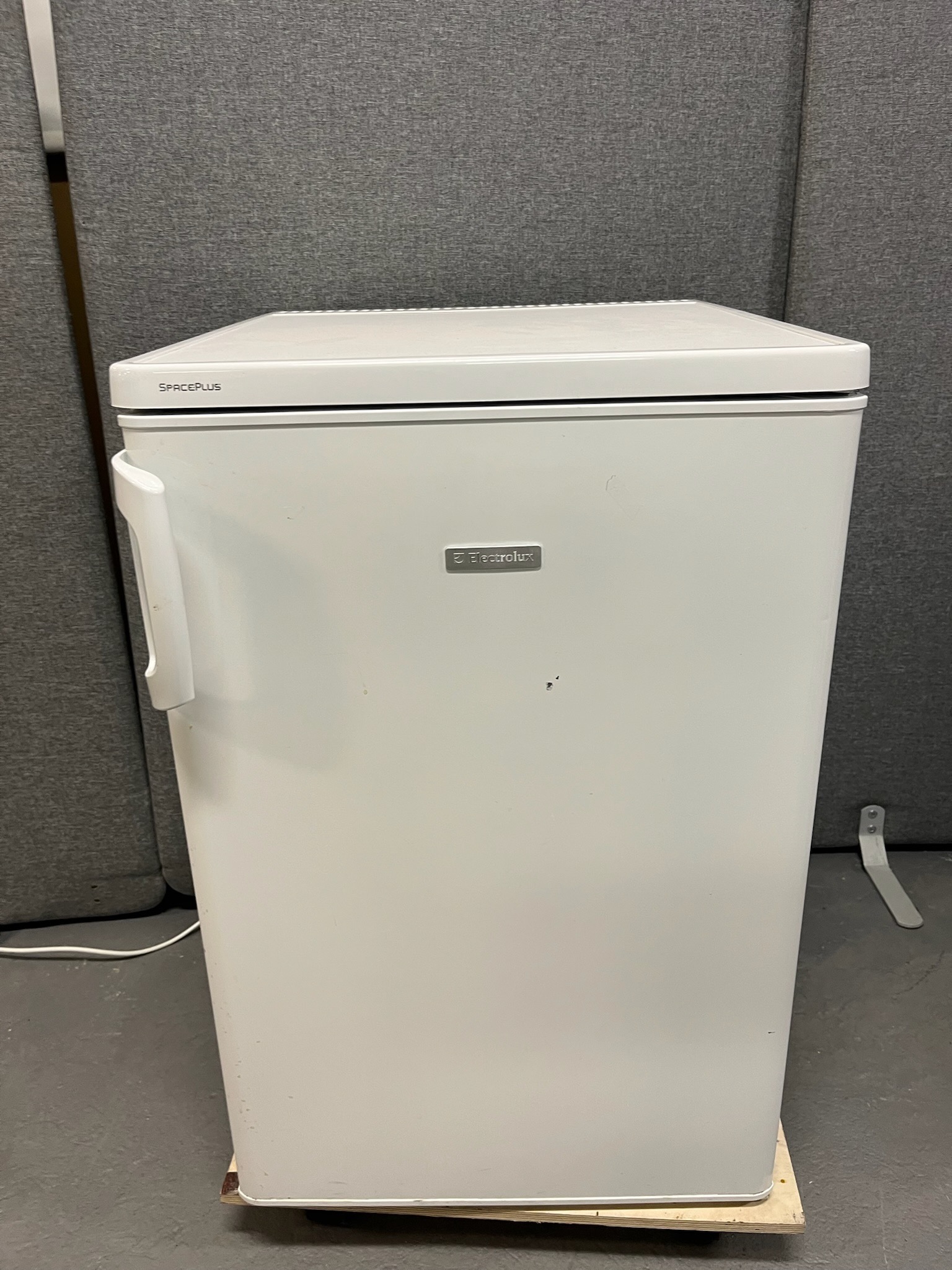 SELT / SOLD Electrolux kæliskápur, H84,5 x 61 x 55 sm.