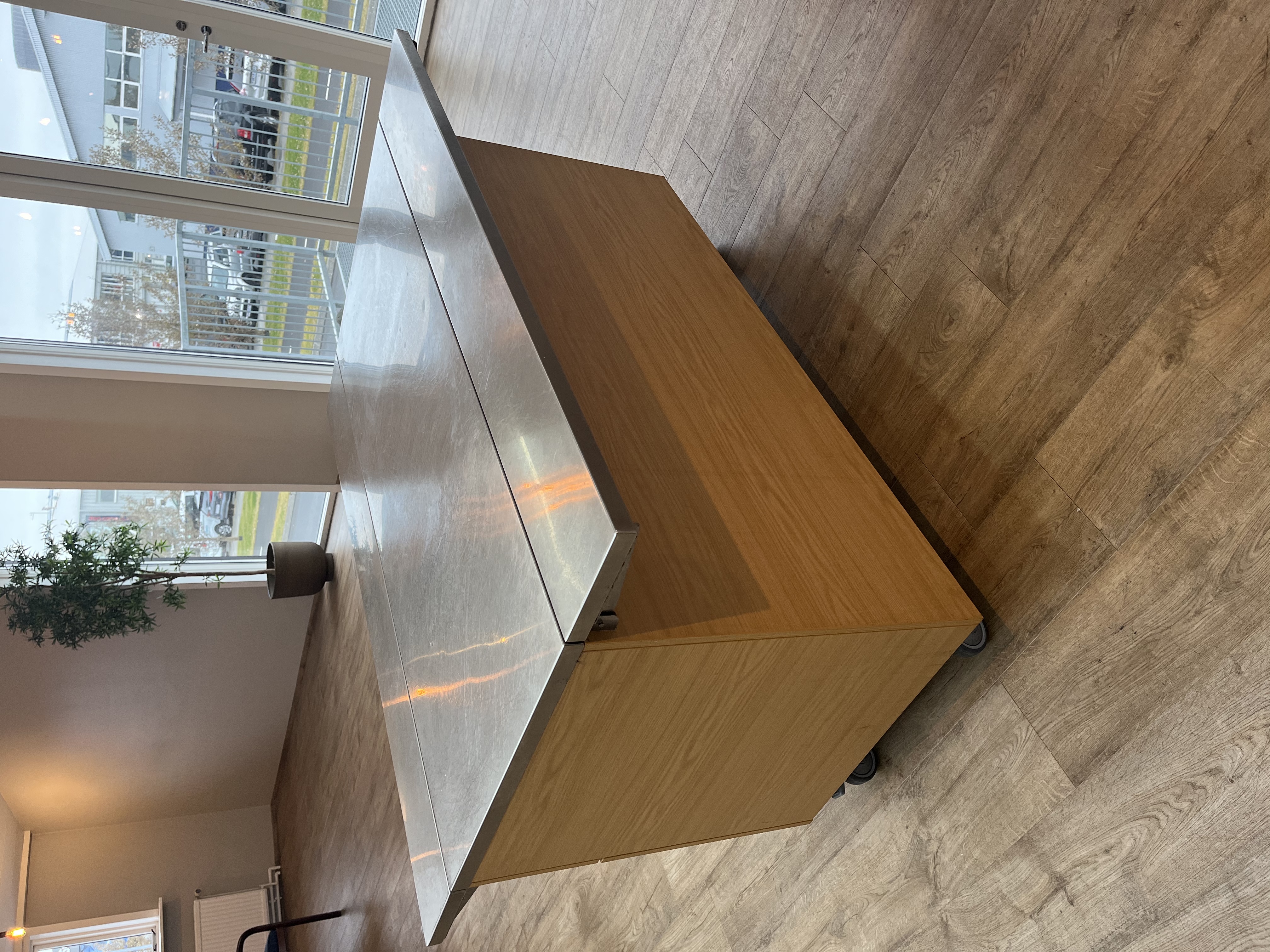 SELT / SOLD - Mötuneytisborð 5