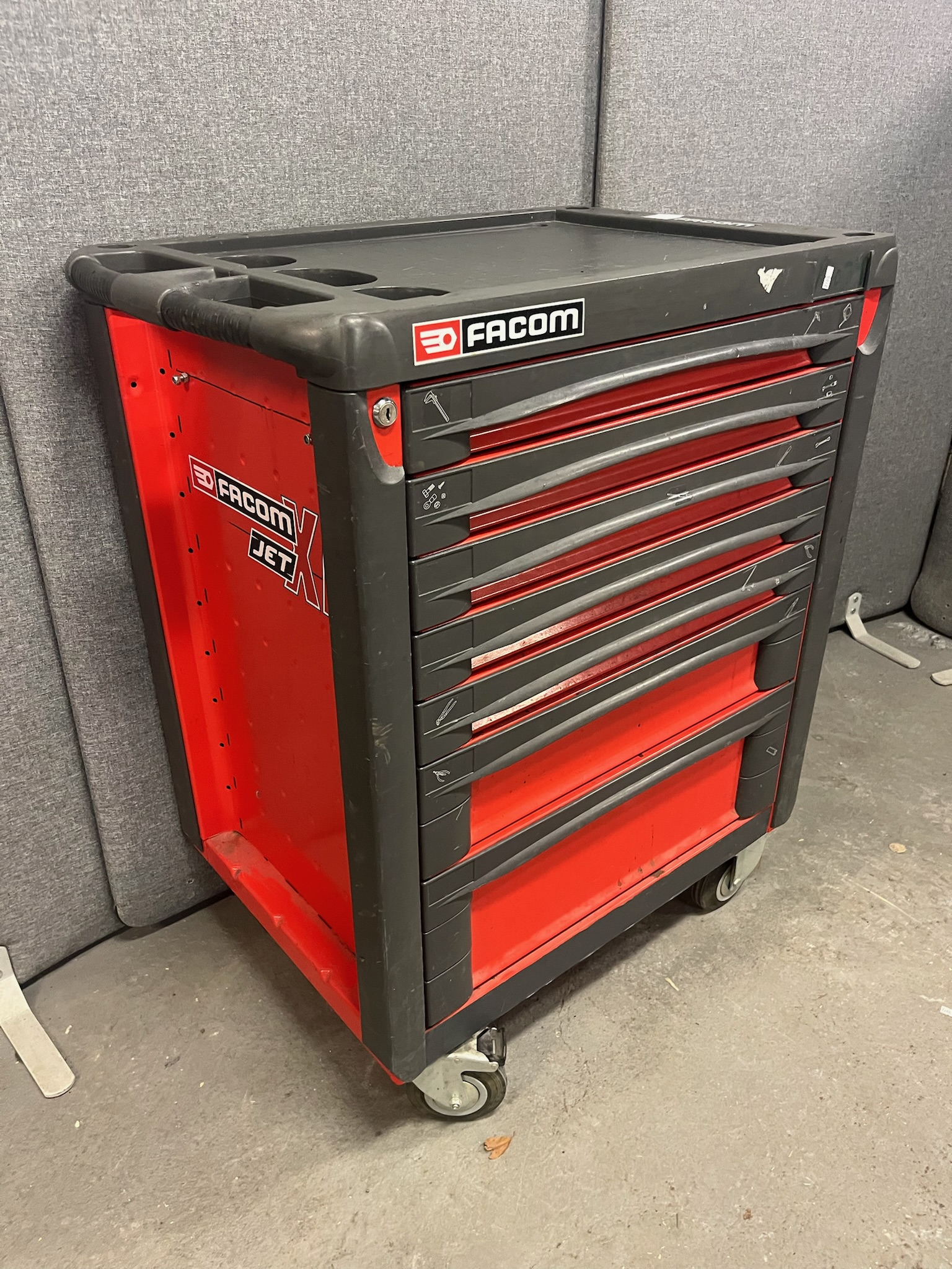 SELT / SOLD Facom Jet XL verkfæraskápur frá Ísól, 5+1+1 skúffur