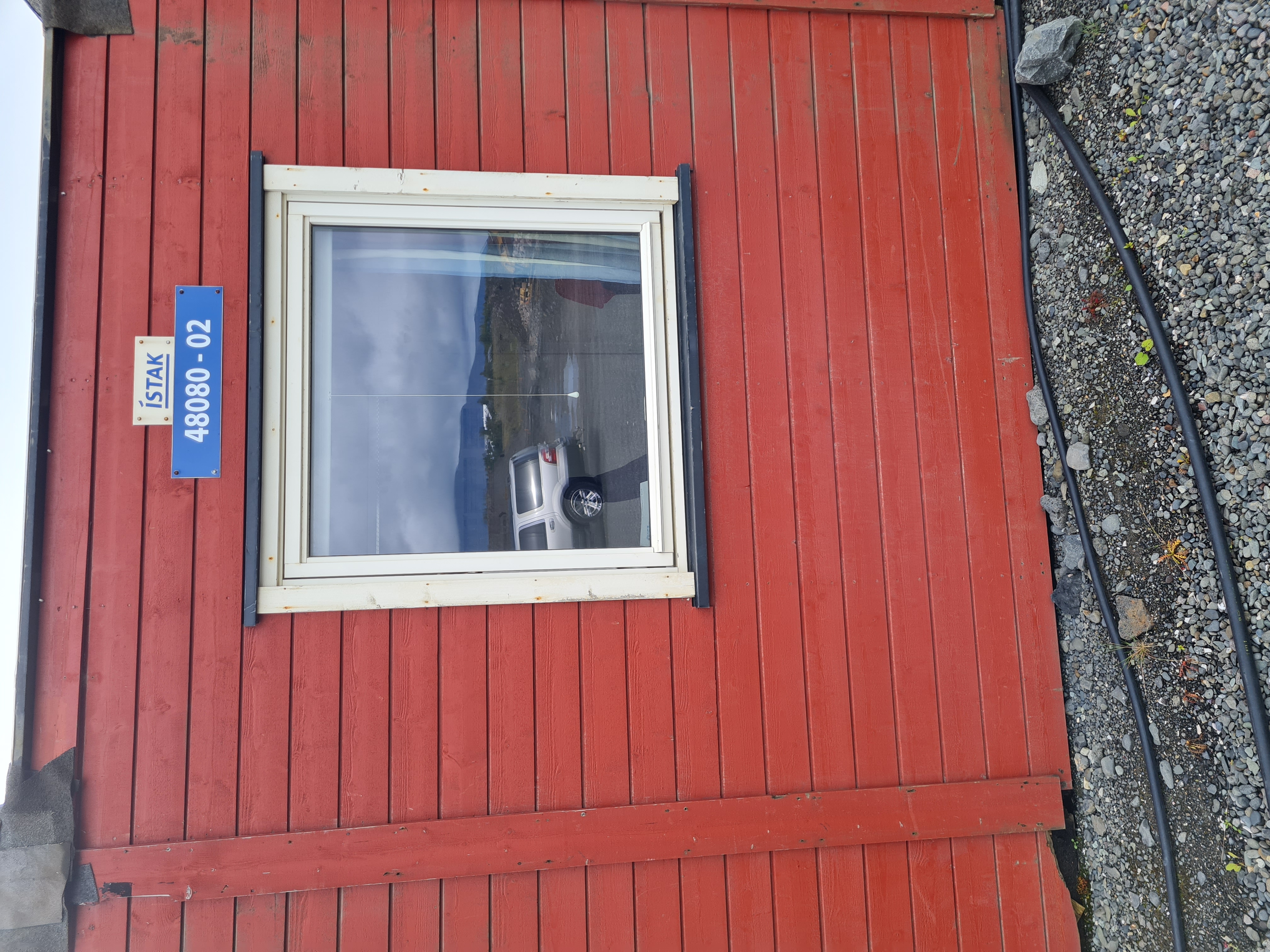 SELT / SOLD Smáhýsi herbergi/mötuneyti/skrifstofa - hús 2 - rautt