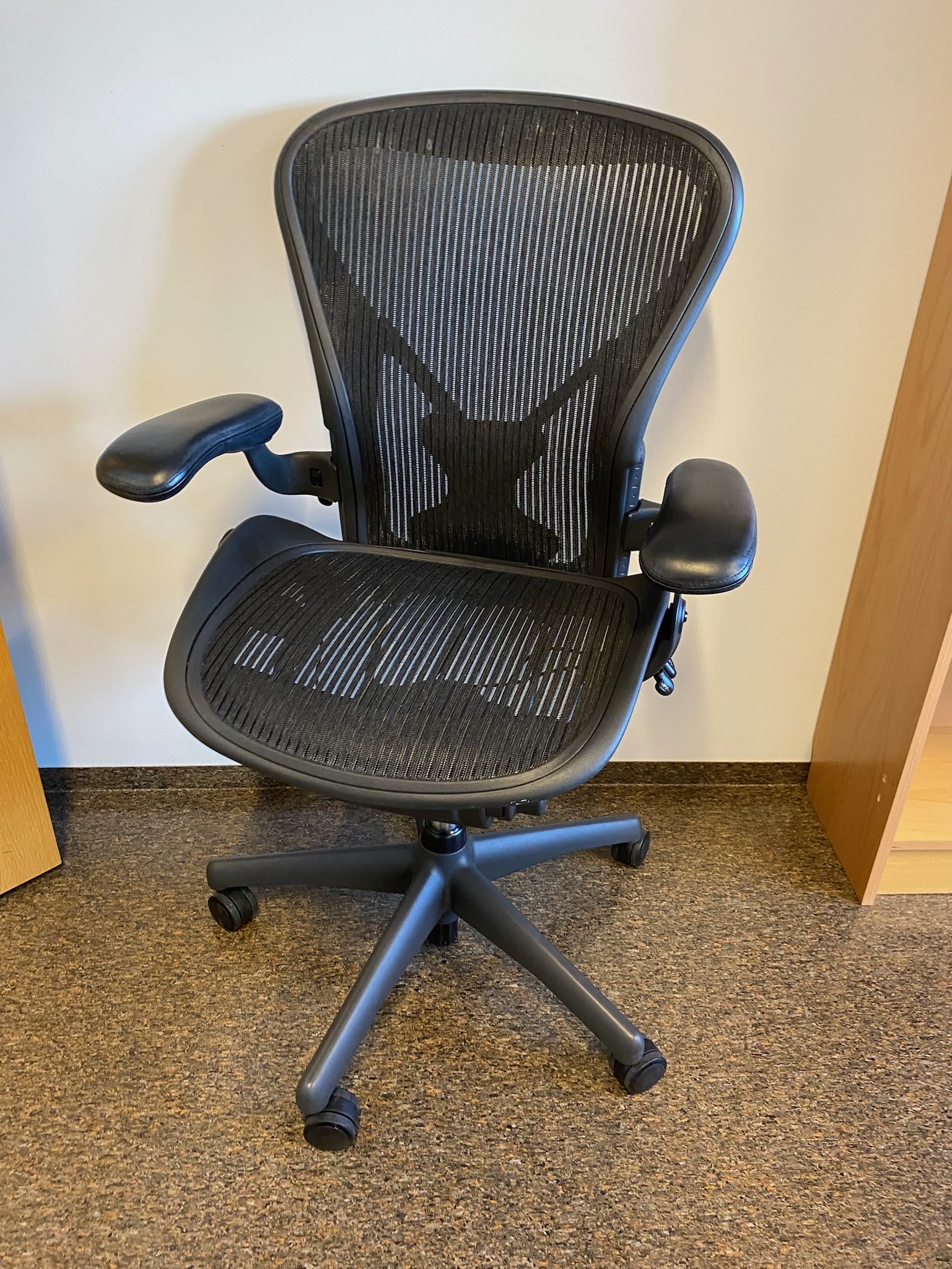 SELT / SOLD Herman Miller Aeron (A stærð) - Alþingi