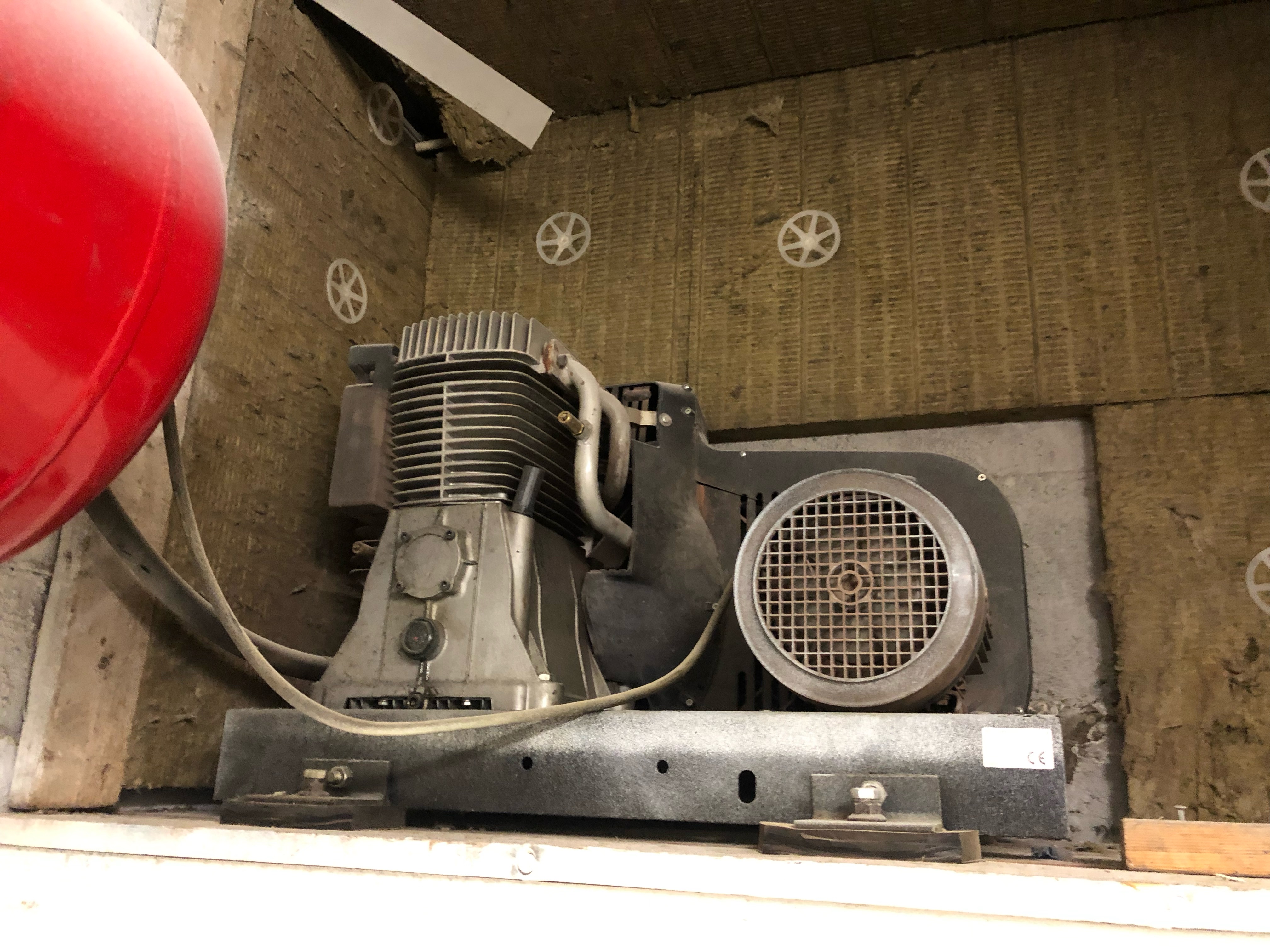 Selt - Loftpressa til sölu - notuð 200 ltr. 9