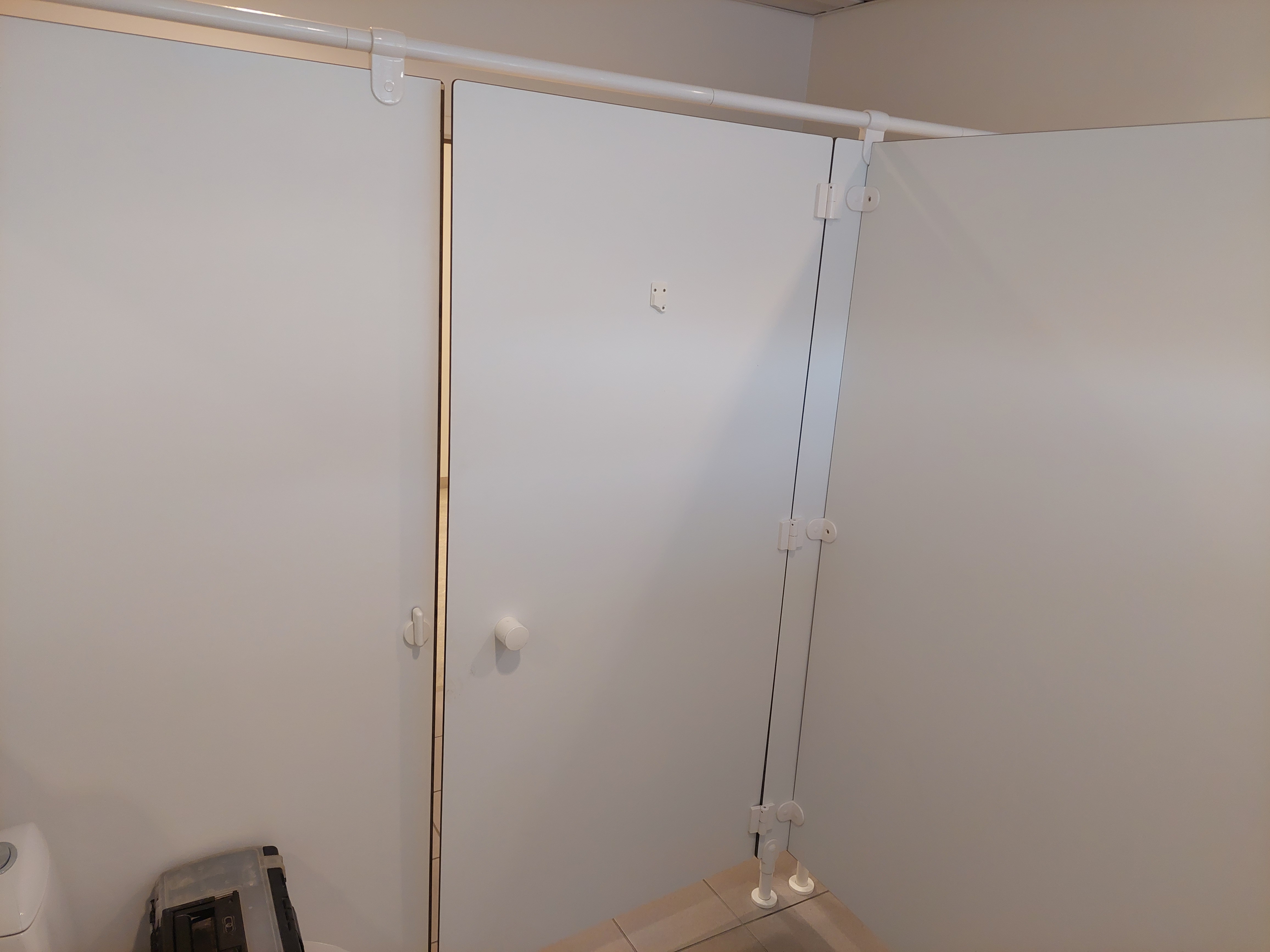 SELT / SOLD - WC skilrúm/hurðir - fyrir 2 klósett 4