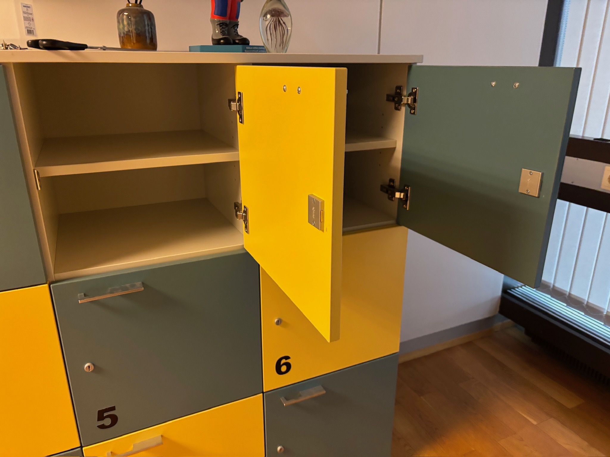 SELT / SOLD Ojmar starfsmanna-skólaskápar með læsingu 6