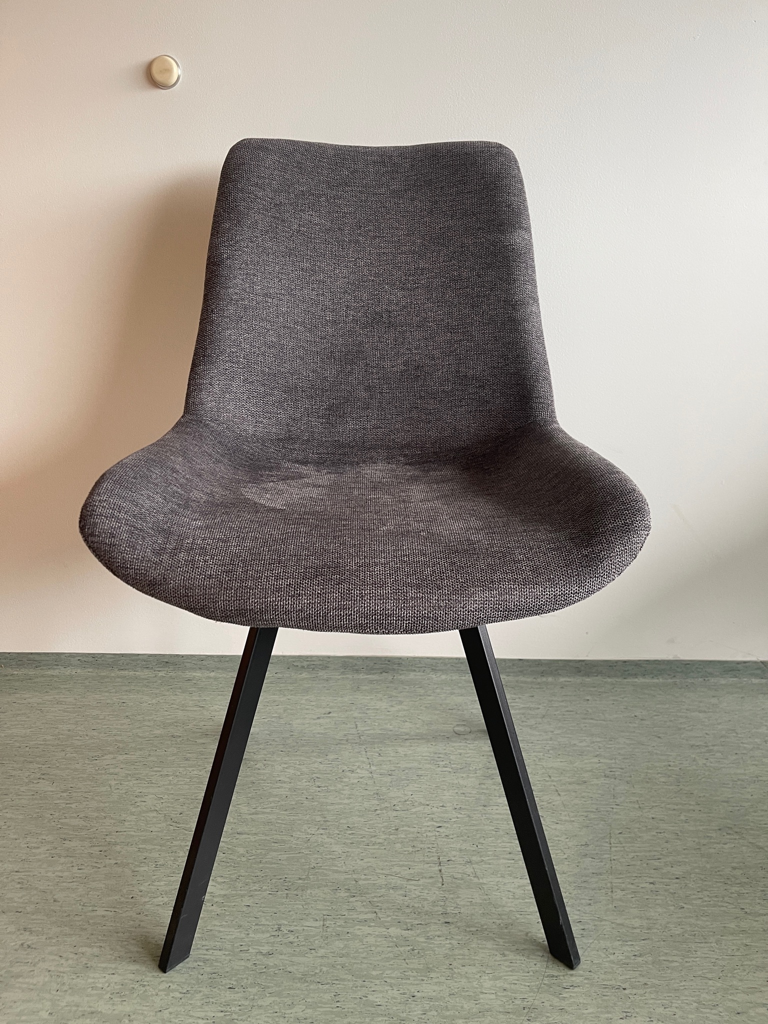 SELT / SOLD JYSK HYGUM borðstofustóll með snúningi grár/svartur - (4 stk) 2