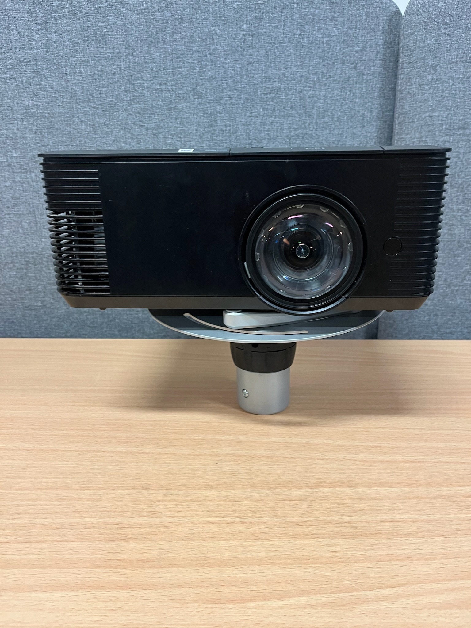 SELT / SOLD InFocus IN134 DLP XGA 4000 Lumens 2