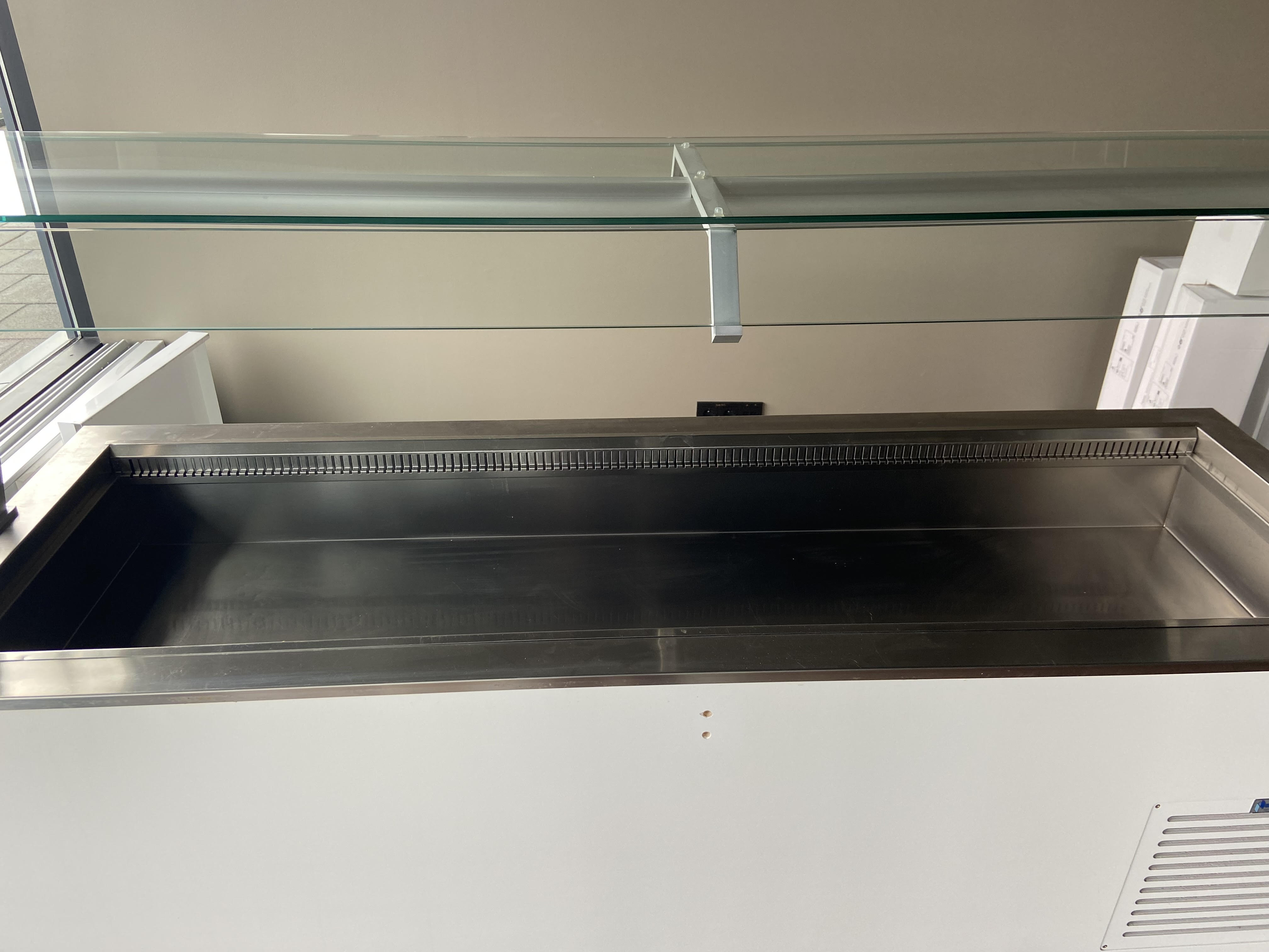 SELT / SOLD Stílhreinn Enofrigo salatbar frá ProGastro 5