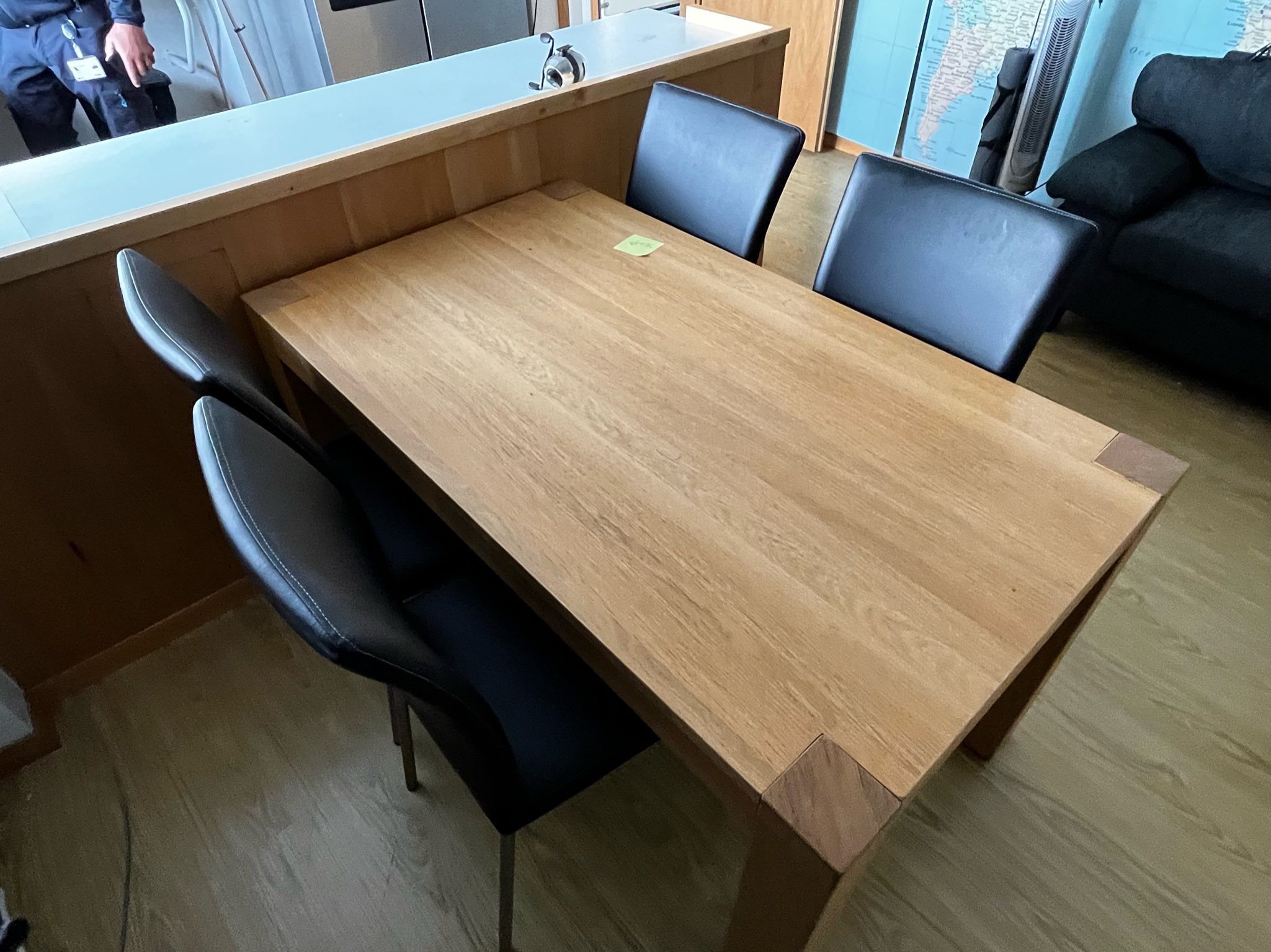 SELT / SOLD - Eldhús/borðstofuborð 2