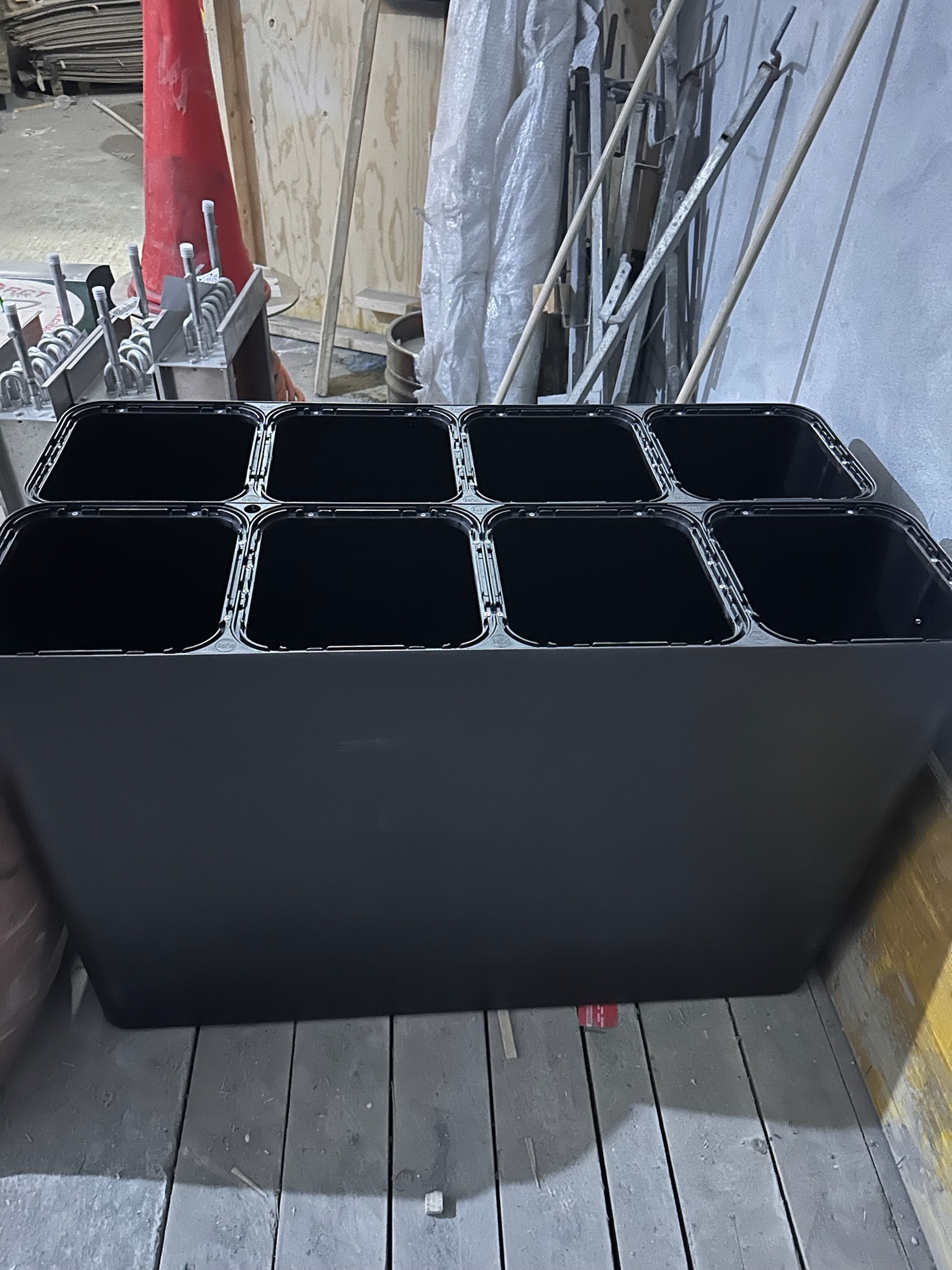 SELT / SOLD Flokkunartunnur 4 hólfa svartar 7