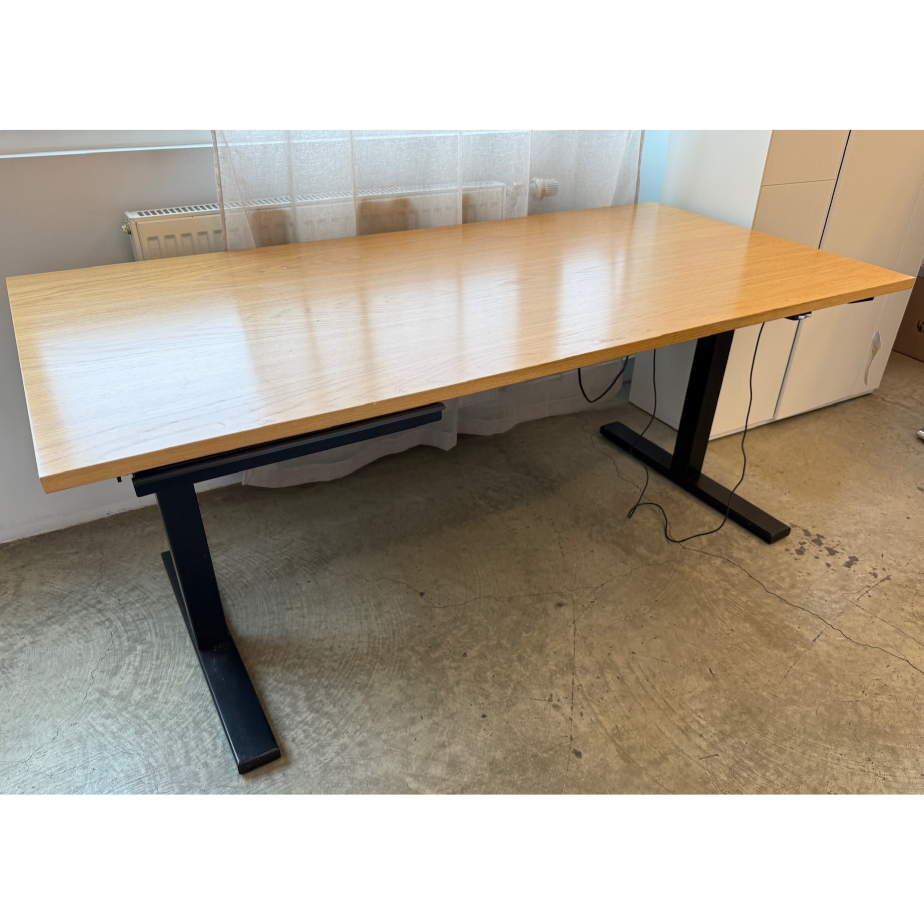SELT / SOLD Duba B8 rafmagnsborð frá Pennanum, B160xD80sm.