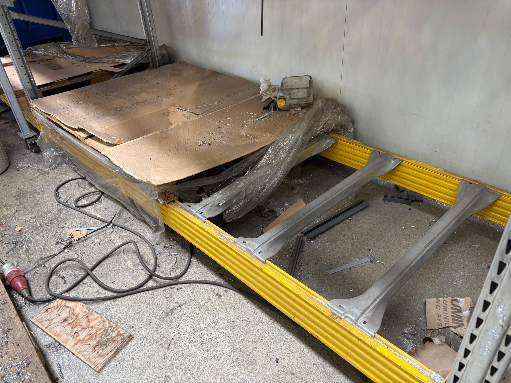 SELT / SOLD Brettarekkar, H300/250xB276xD100sm. 5