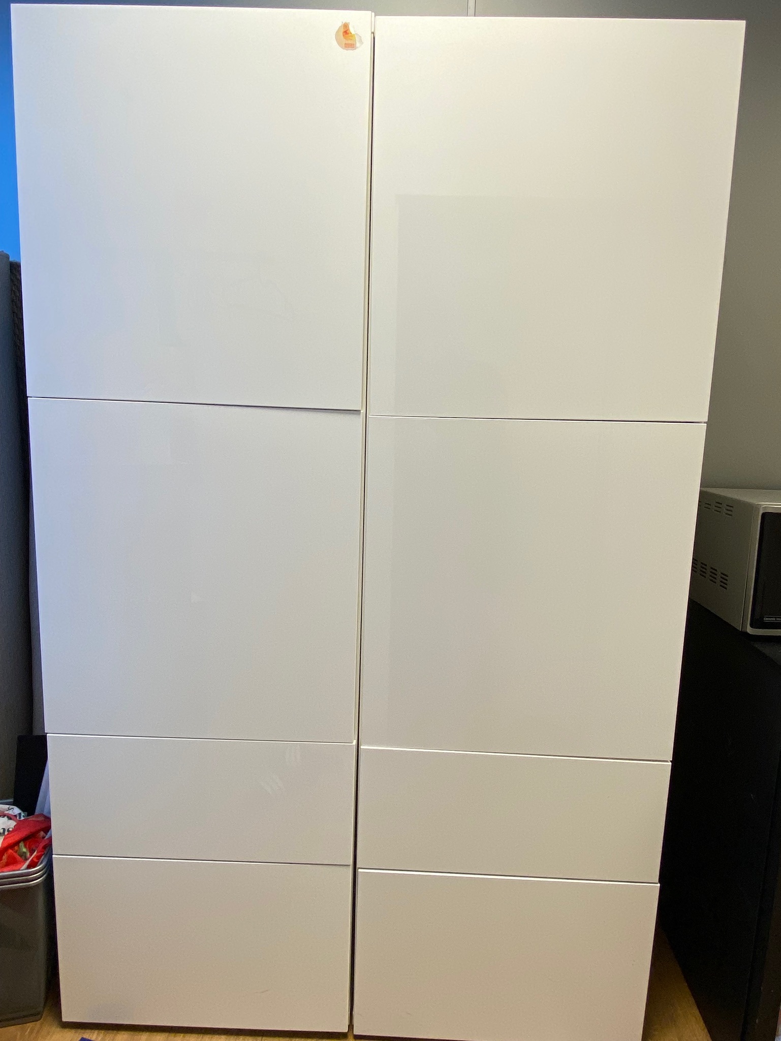SELT / SOLD 2 Skápar hvítir H192 x B60sm x D40sm 2
