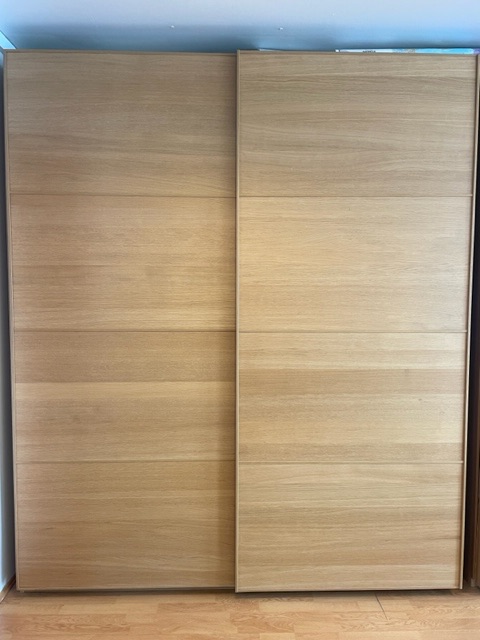 SELT / SOLD IKEA skápur m/rennihurð, H235 x B160 x D67 sm.