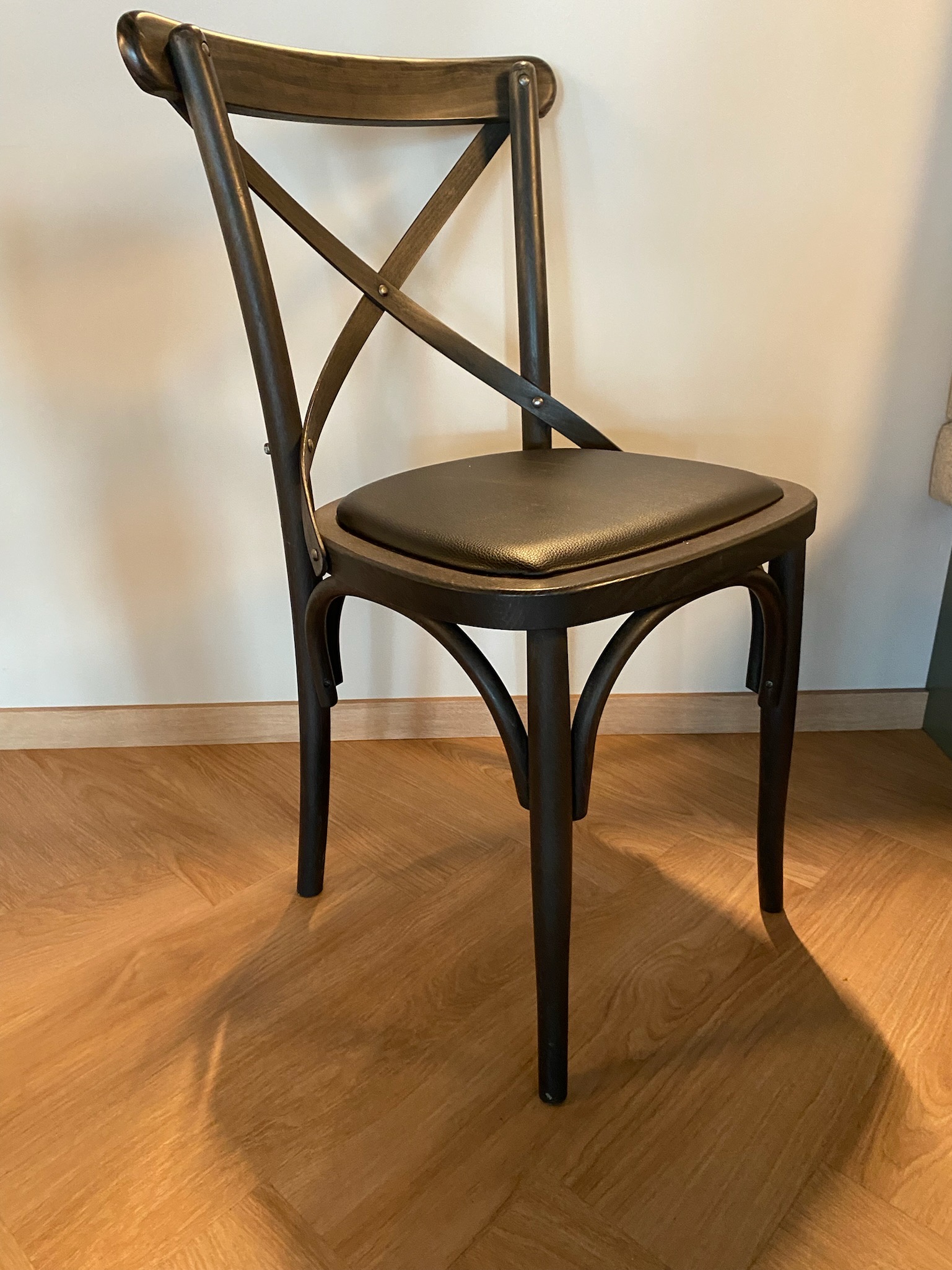 SELT / SOLD - New Wilson borðstofustólar frá Húsgagnahöllinni (15 stk.)