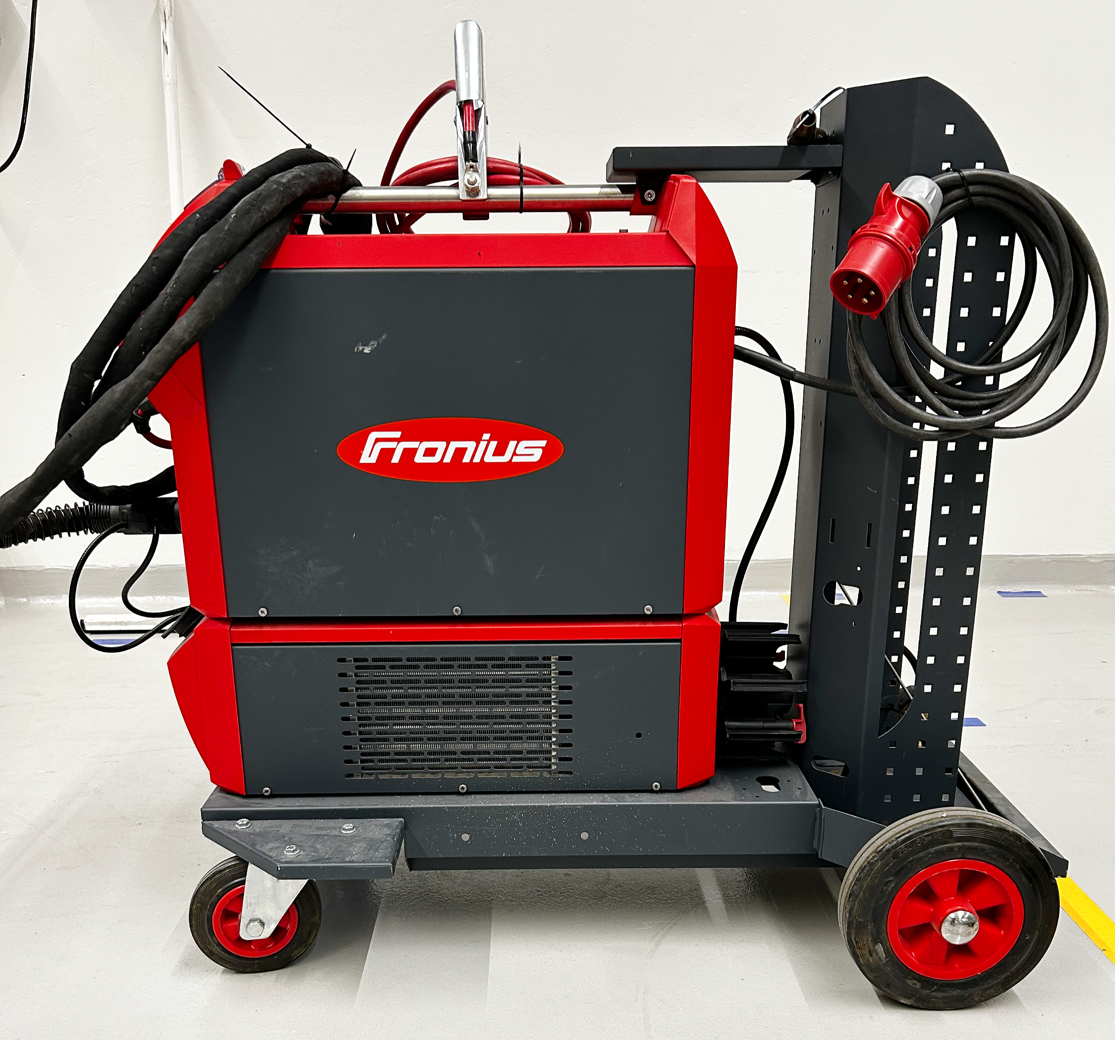SELT / SOLD - Fronius Mig / Mag vél - rétt tilkeyrð
