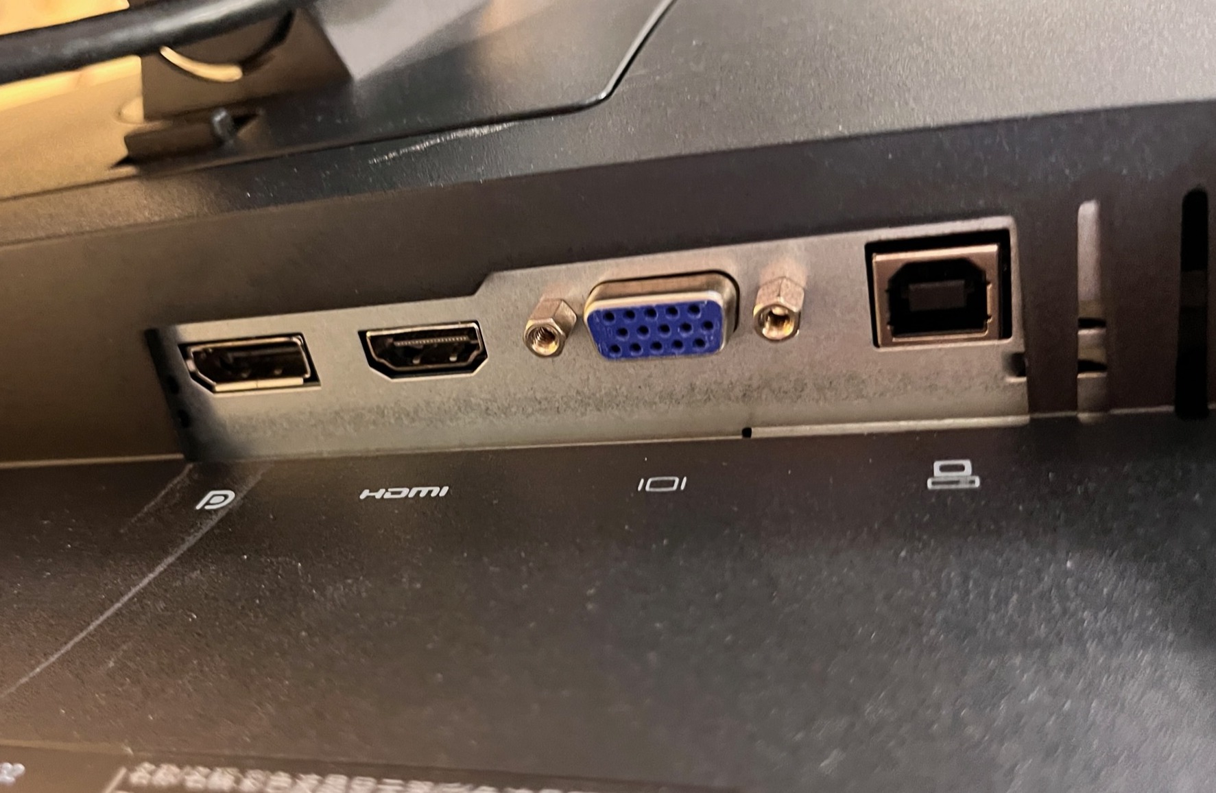 SELT / SOLD HP tölvuskjár m. HDMI tengi 5