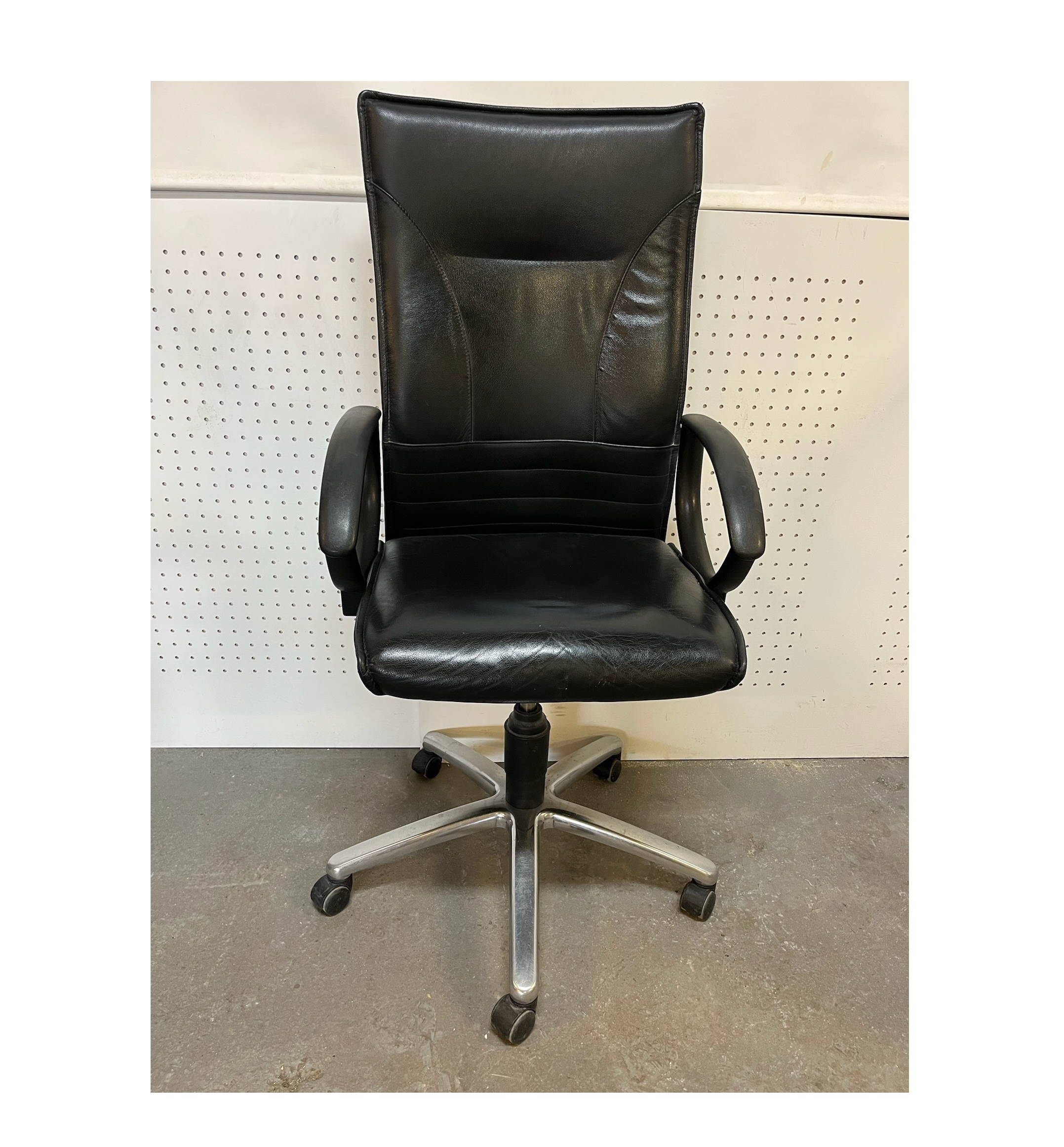SELT / SOLD Svartur skrifborðsstóll