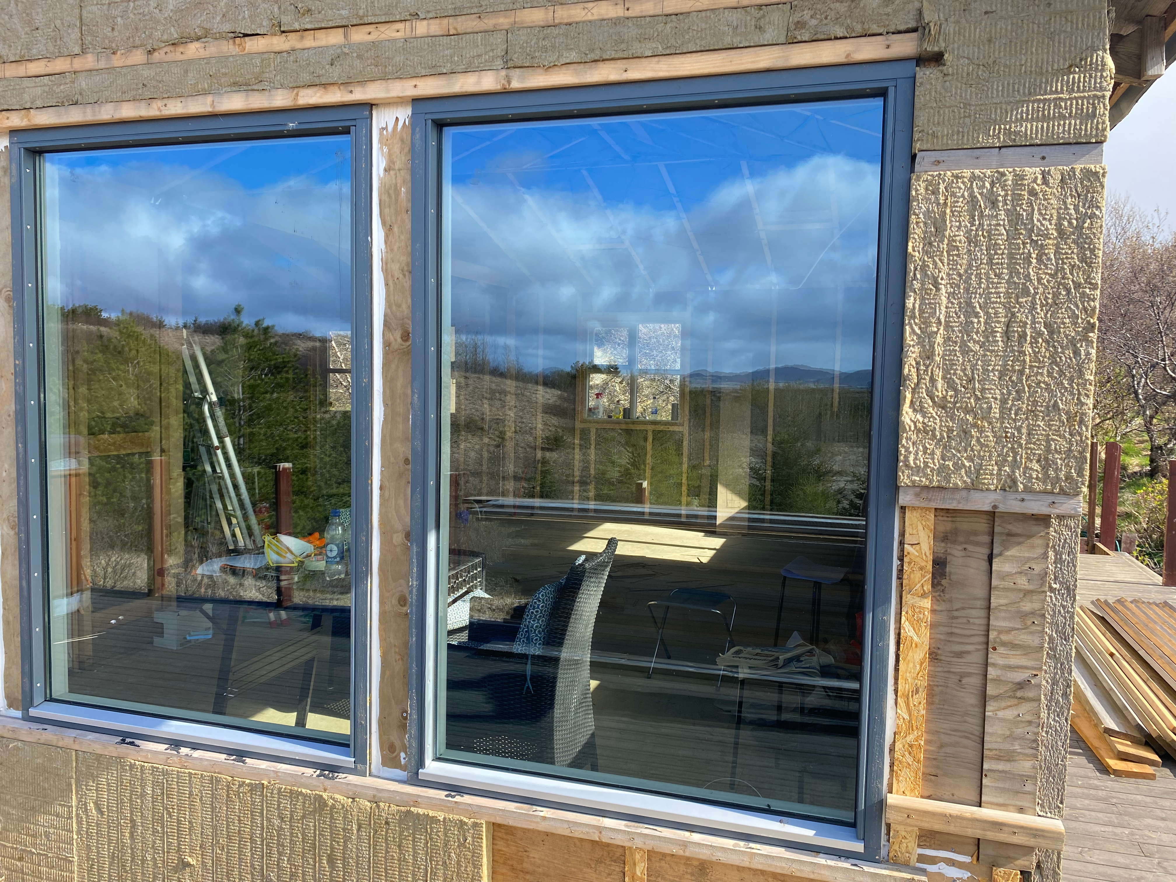 SELT / SOLD - Vandaður gluggi(nr. 3a og nr. 3b) , H160 x B108 sm. - 2 stk. til. 2