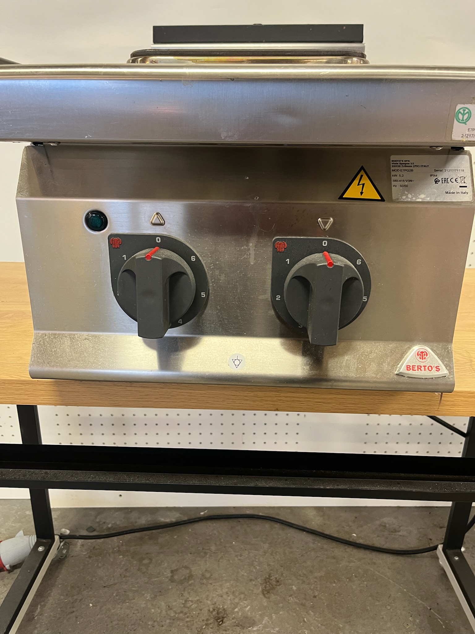 SELT / SOLD Berto's rafmagns helluborð, D72sm. 3