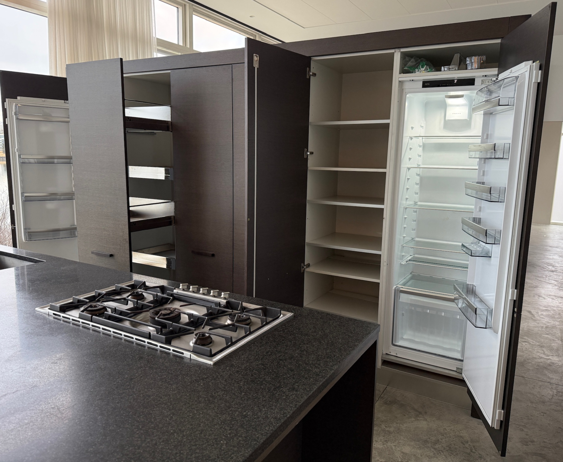 SELT / SOLD Tisettanta eldhúsinnrétting - 2 x ísskápur, B380 x D87 x H229 sm. 5