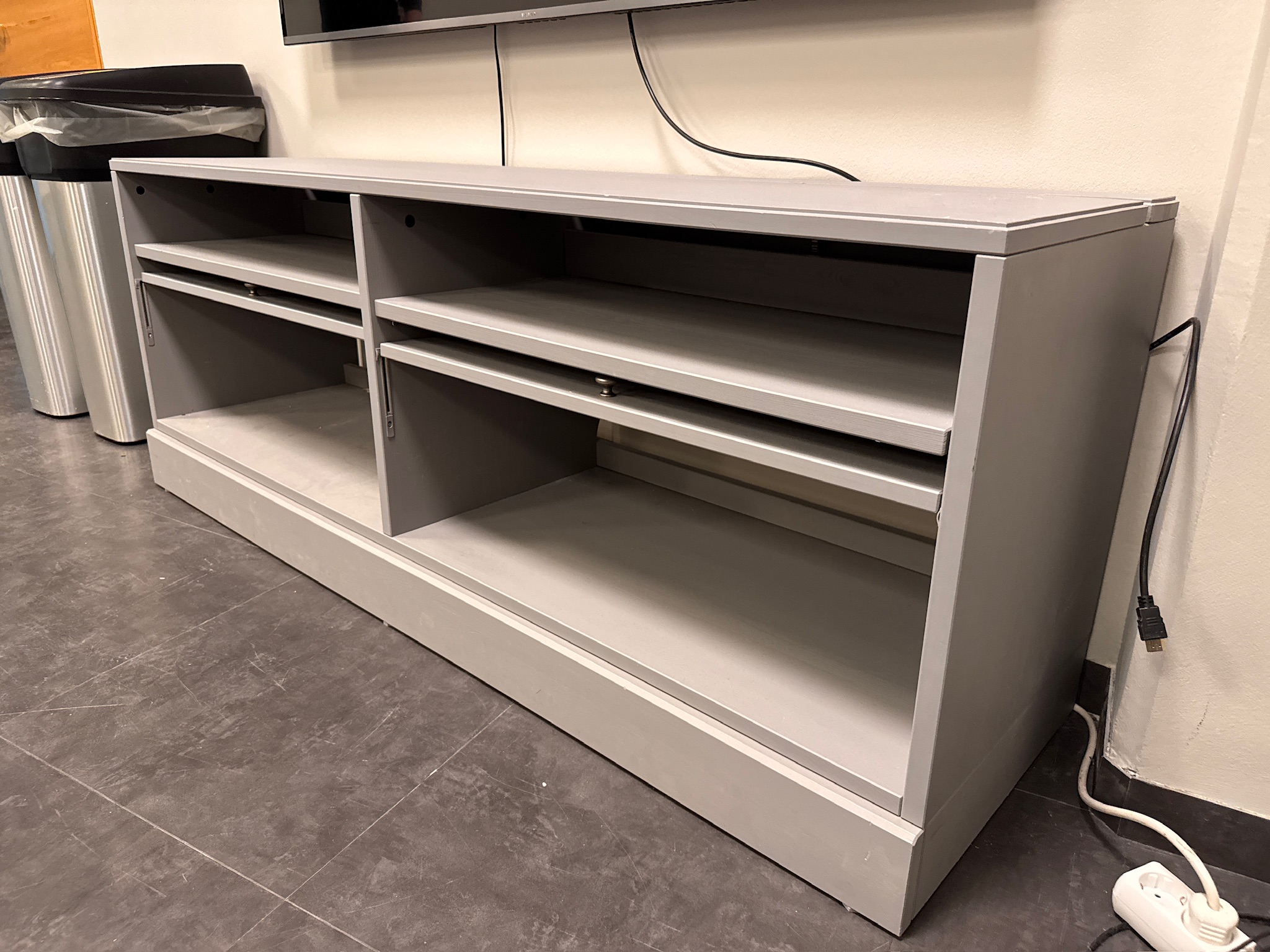 IKEA sjónvarpsskenkur 3