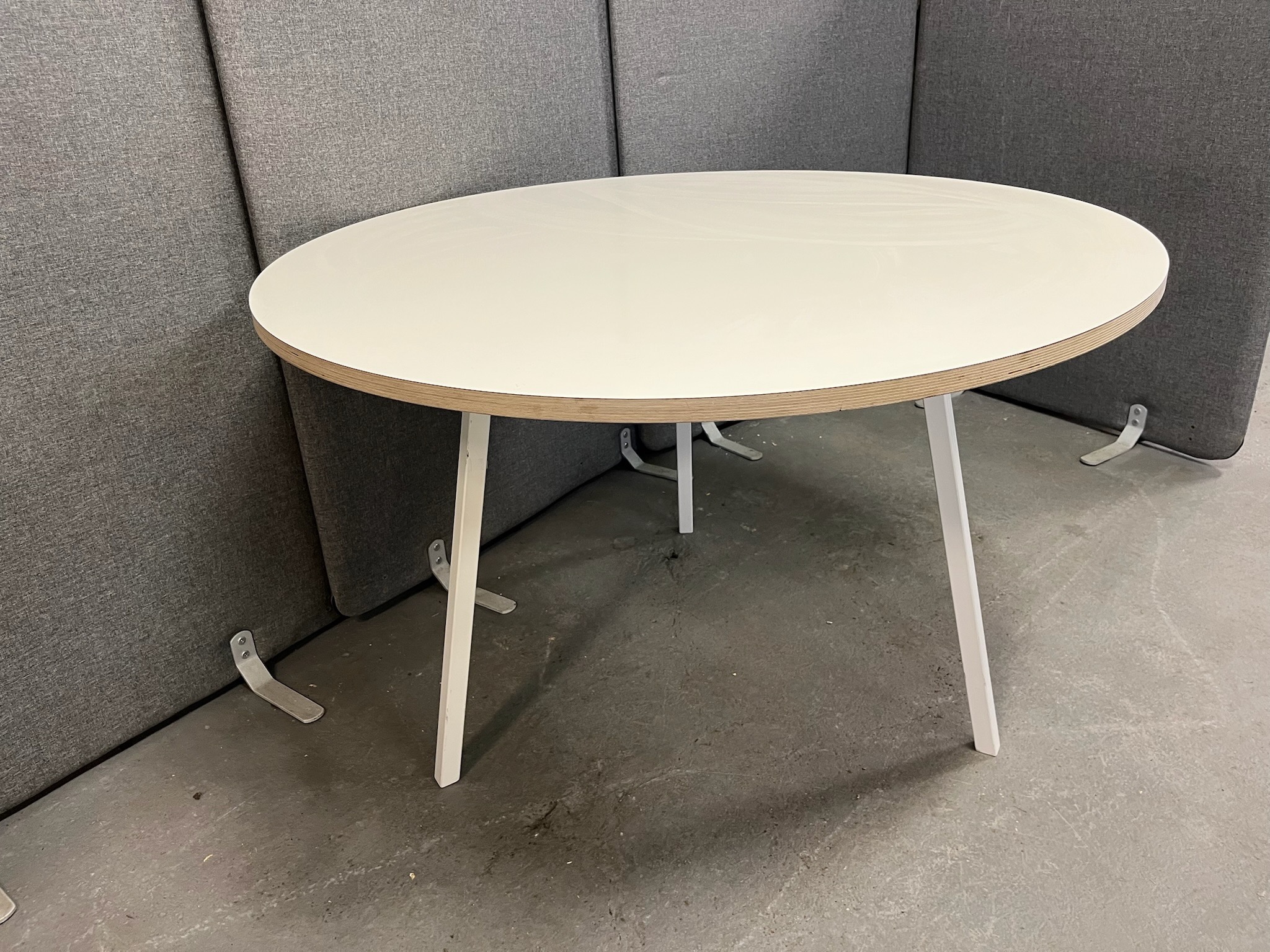 SELT / SOLD Hringborð, Ø120 x H75 sm. 2
