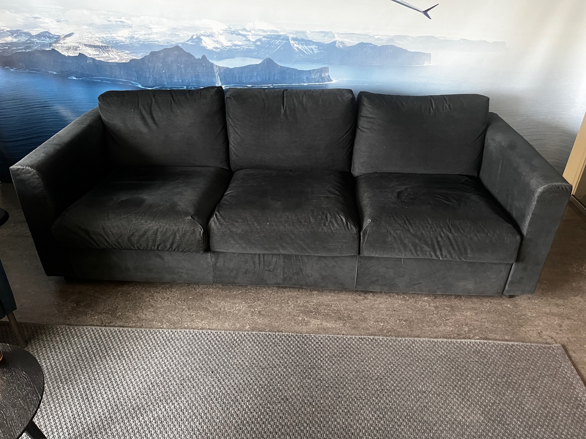 SELT / SOLD Tausófi, 3ja sæta, B235 x D92 x H70 sm. 2