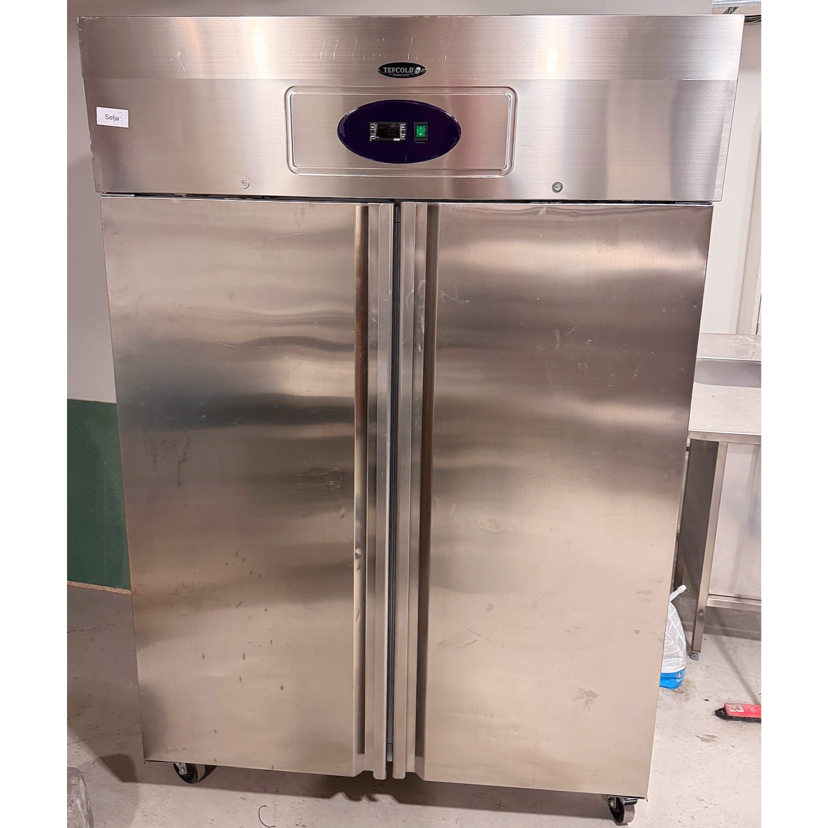 SELT / SOLD Tefcold kæliskápur á hjólum frá Kælitækni, 900ltr.
