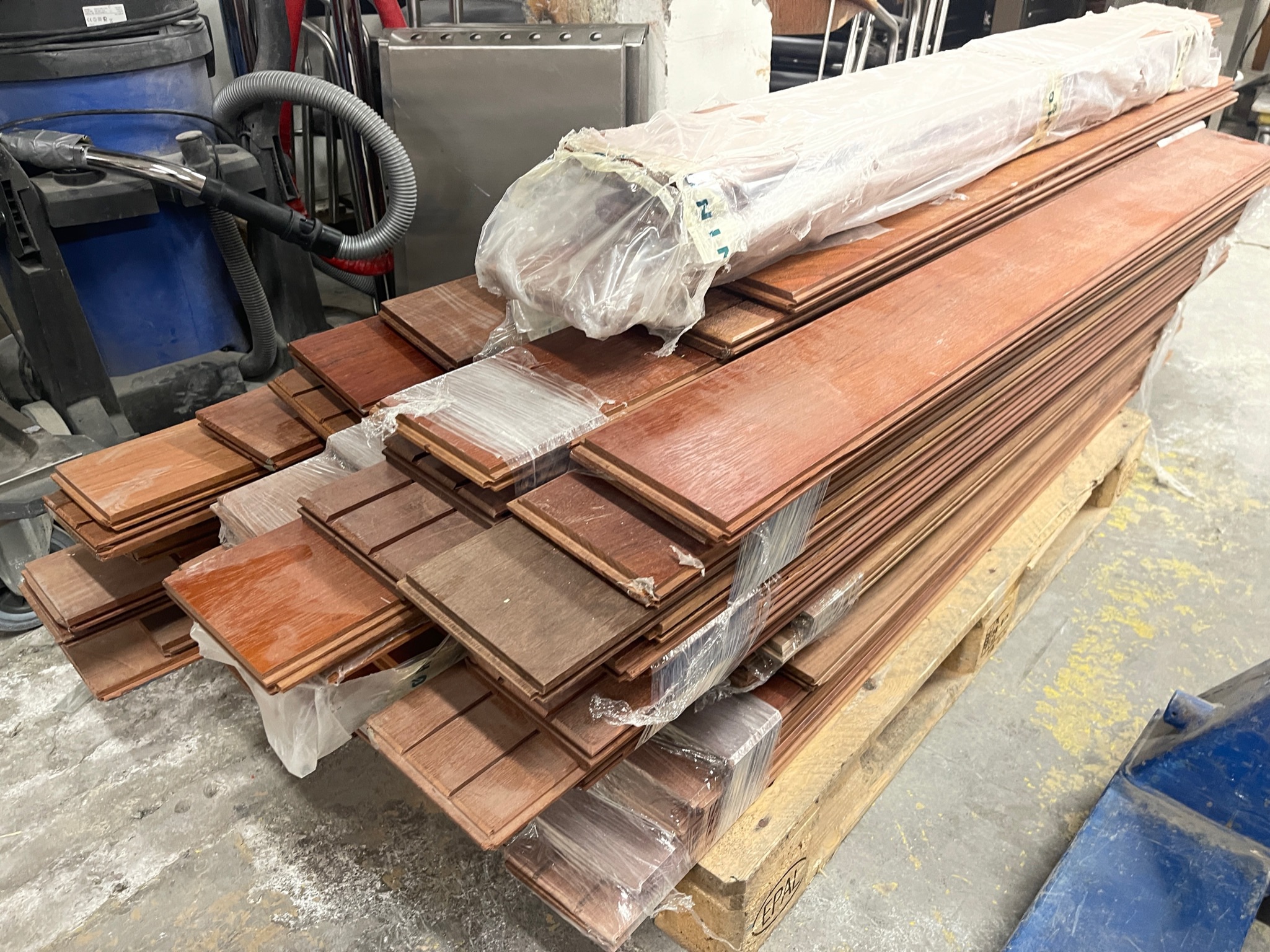 SELT / SOLD Flott gegnheilt parket 5