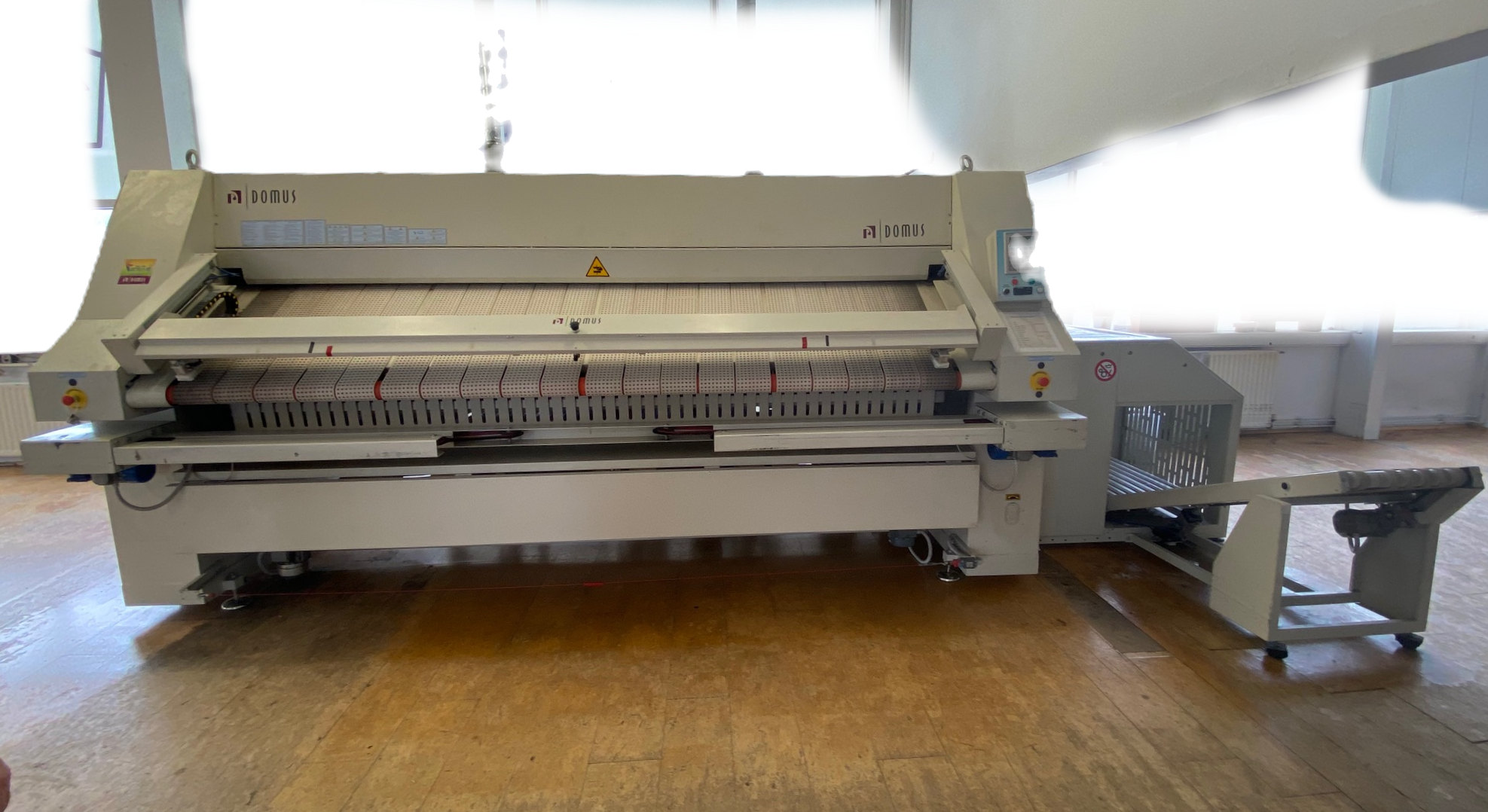 SELT / SOLD Domus iðnaðarstrauvél
