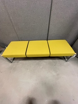SELT / SOLD Kinnarps bekkur frá Pennanum, 2ja og 3ja sæta 2