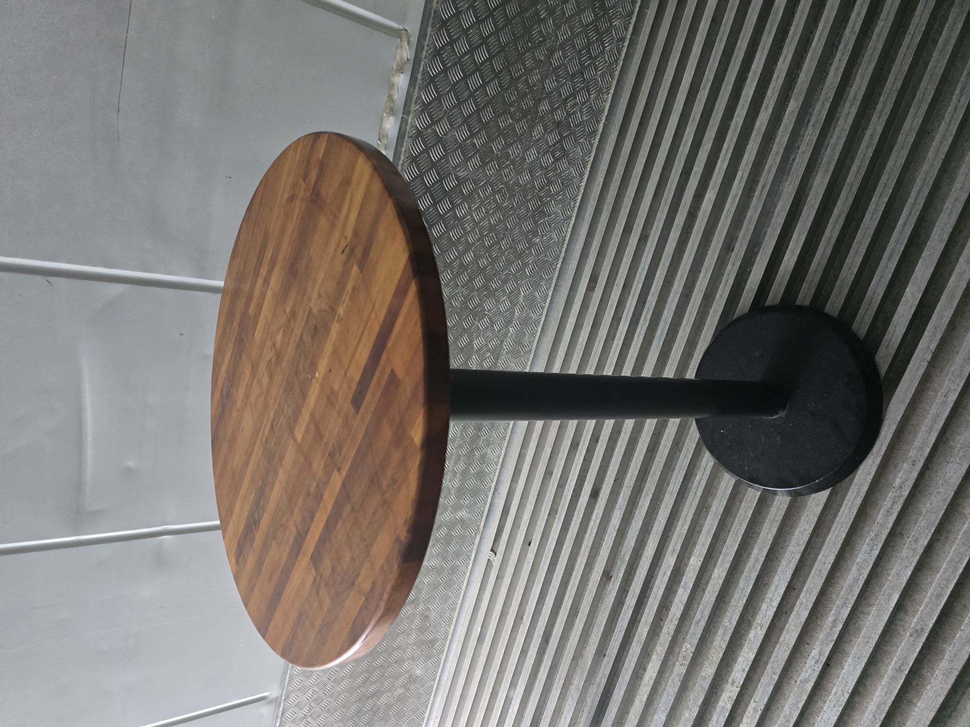 SELT / SOLD Háborð og 3 hástólar 4