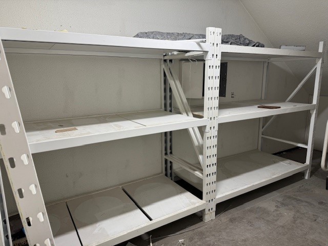 SELT / SOLD - Öflugar lagerhillur fyrir þungavörur 4